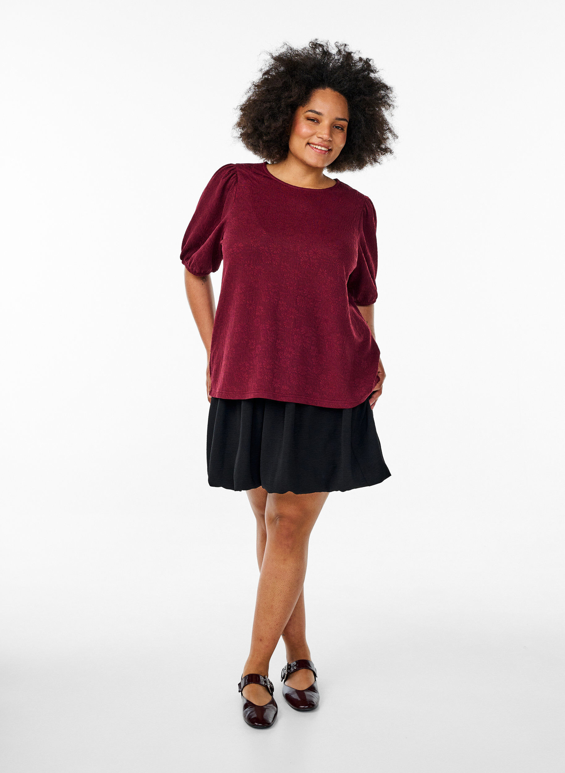 Zizzi Gestructureerde blouse met korte mouwen, Donker Bordeaux, Model image number 1