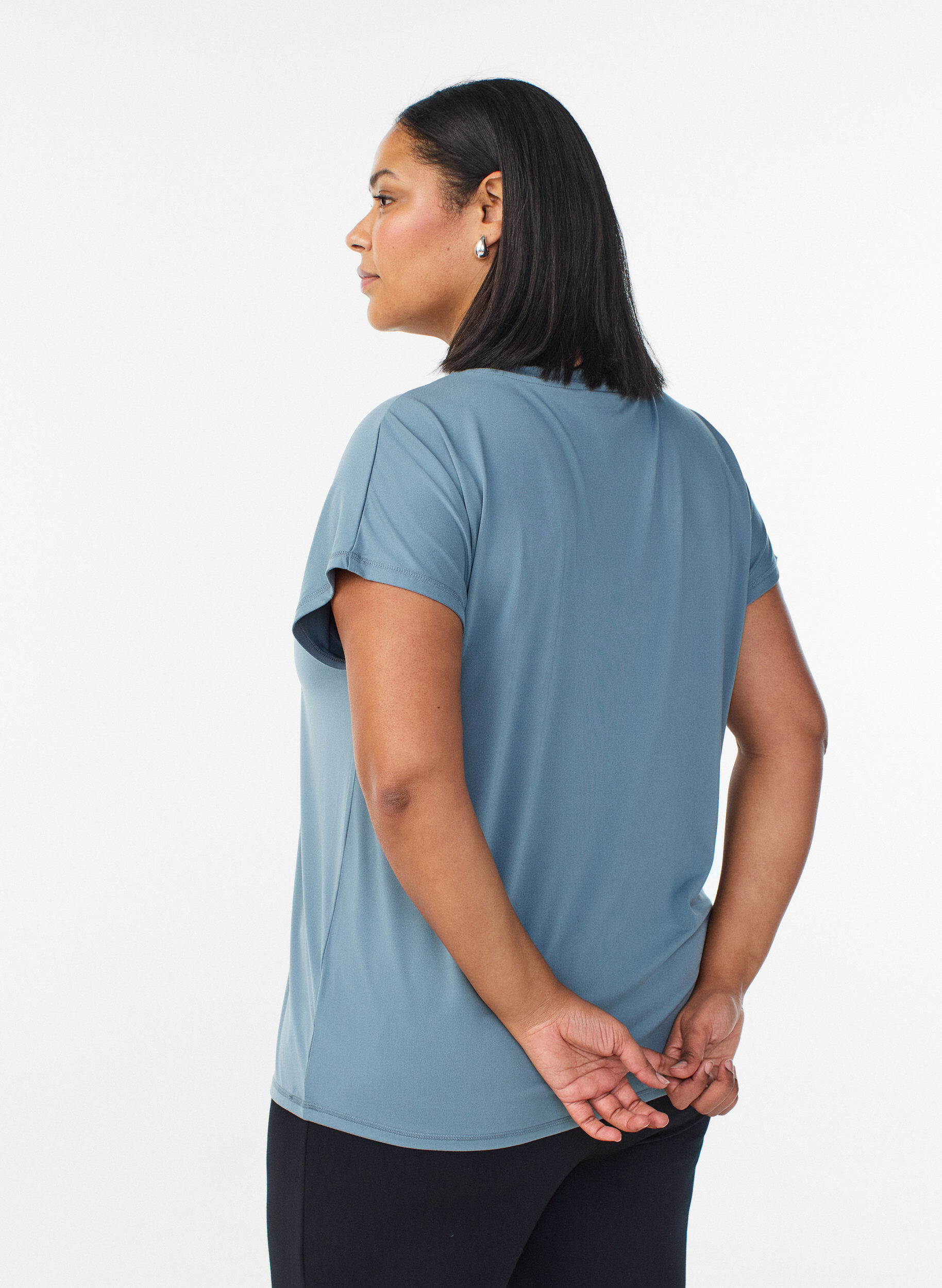 Zizzi Losvallend trainings-T-shirt met V-hals, Grijs, Model image number 2