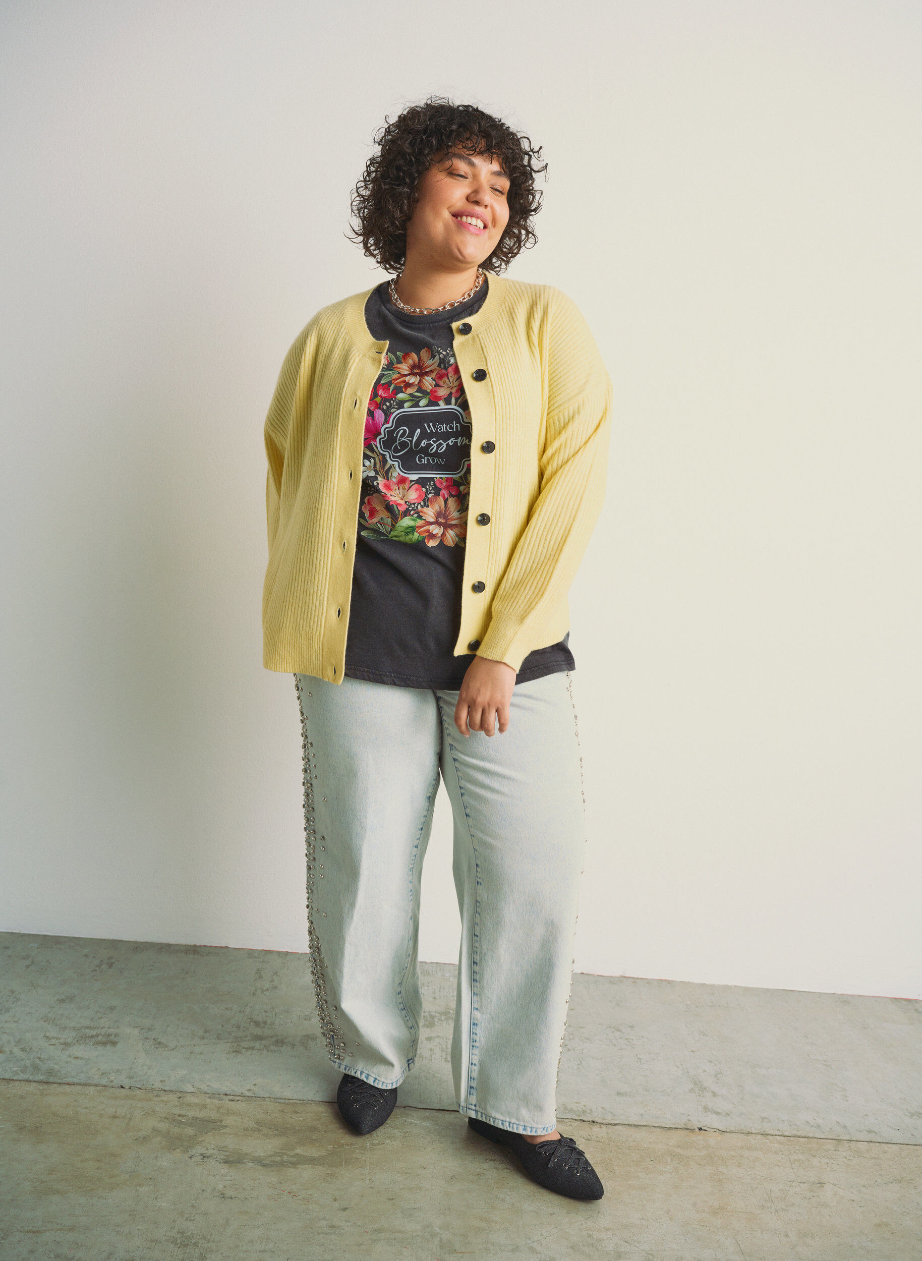 Zizzi Vest van ribtricot met knopen, Geel, Image image number 0