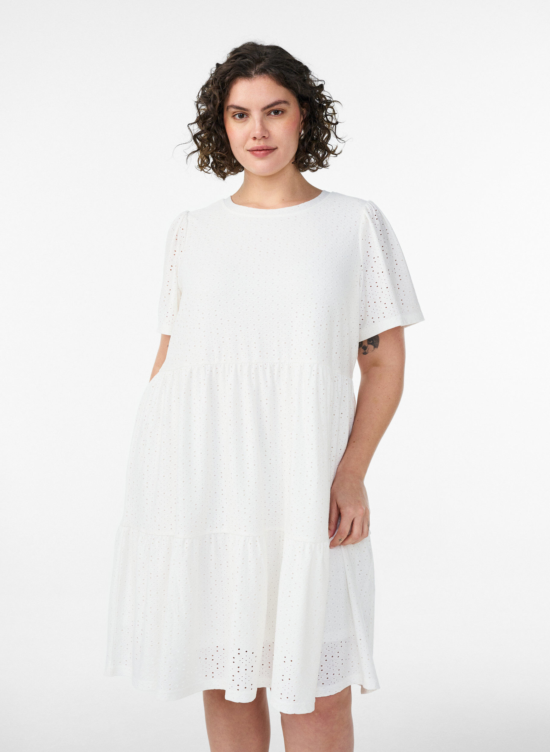 ZizziKorte jurk met kantpatroon en gelaagde rok, Wit, Model image number 0