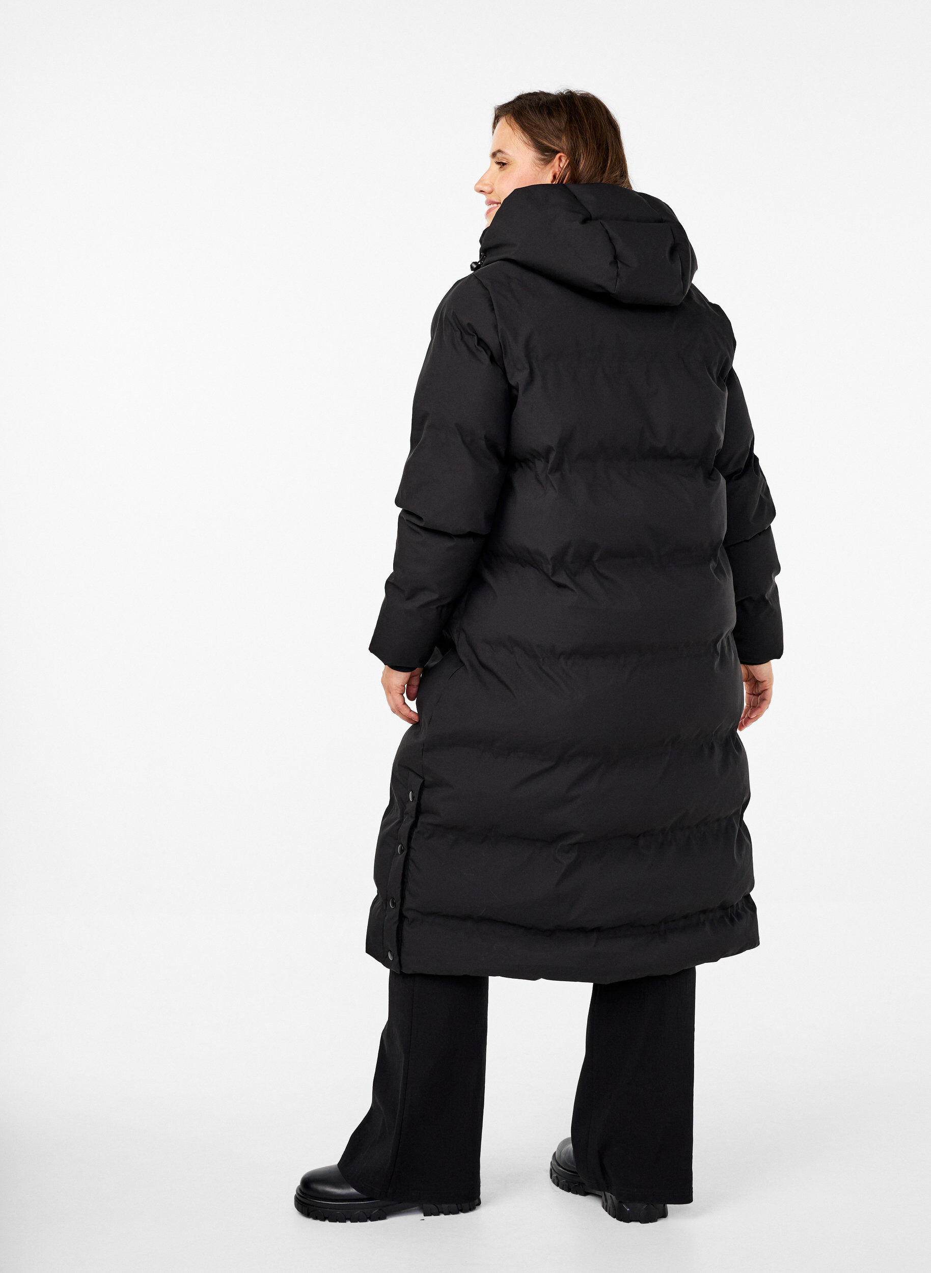 Zizzi Lange puffer winterjas met capuchon, Zwart, Model image number 1