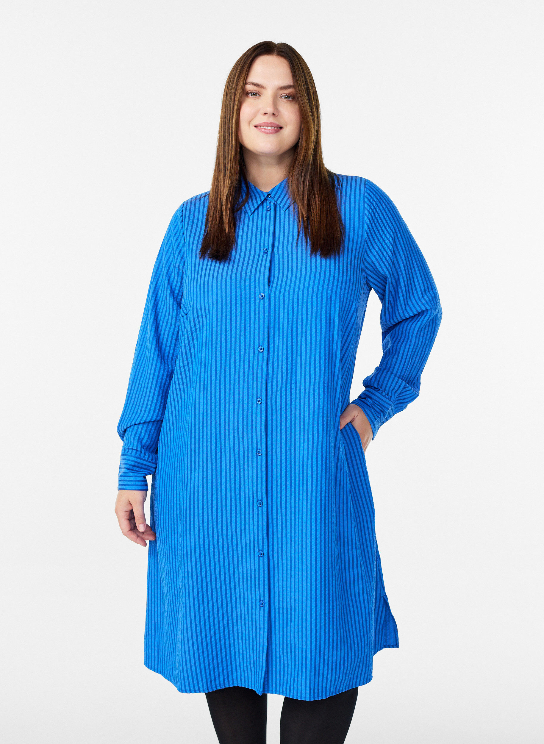 Lange gestreepte blouse met knoopdetail op de rug, Blauw, Model