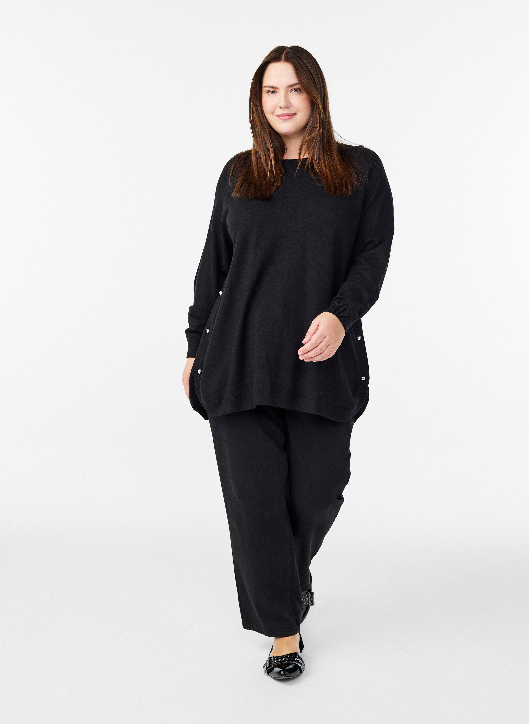 Zizzi Gebreide blouse met knopen aan de zijkant, Zwart, Model image number 1