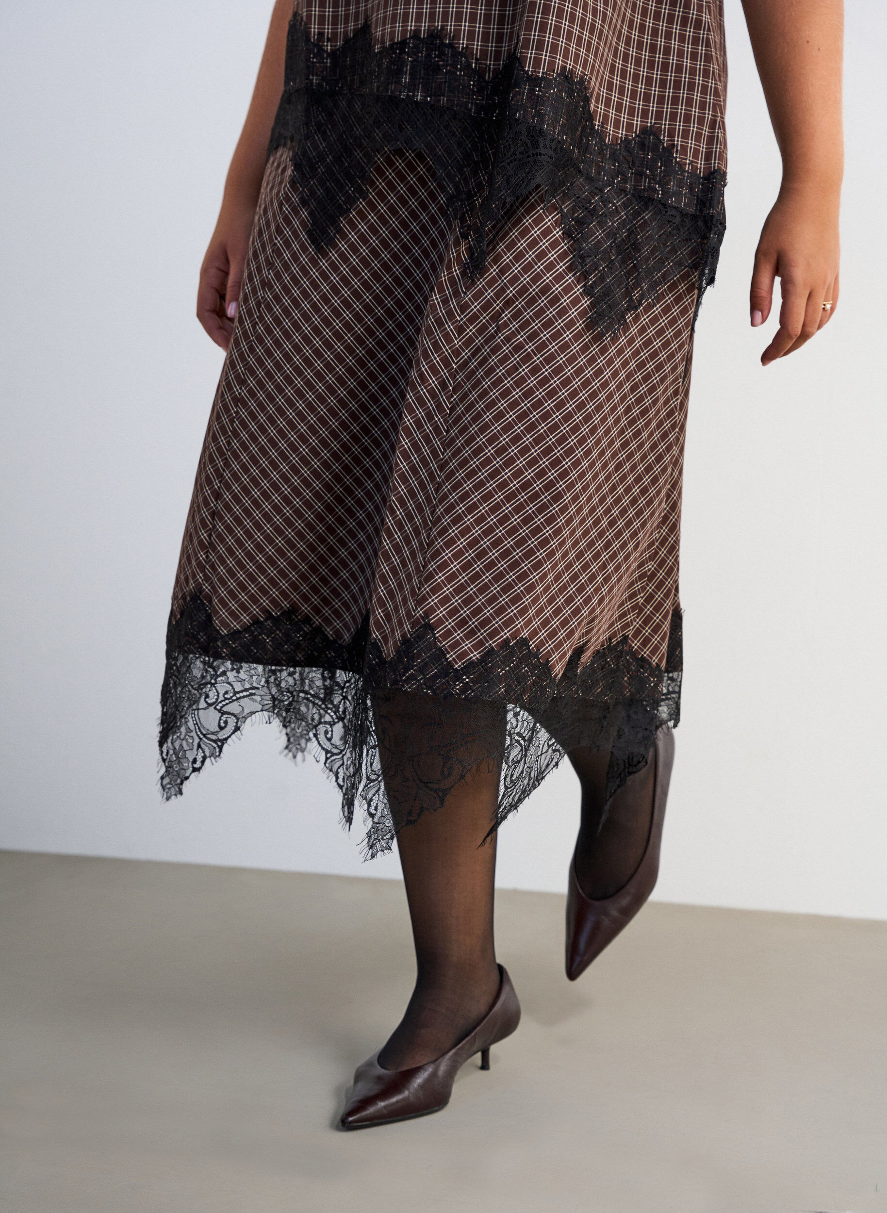 ZizziMidi-rok met kanten afwerking en ruitpatroon, Bruin, Model image number 2