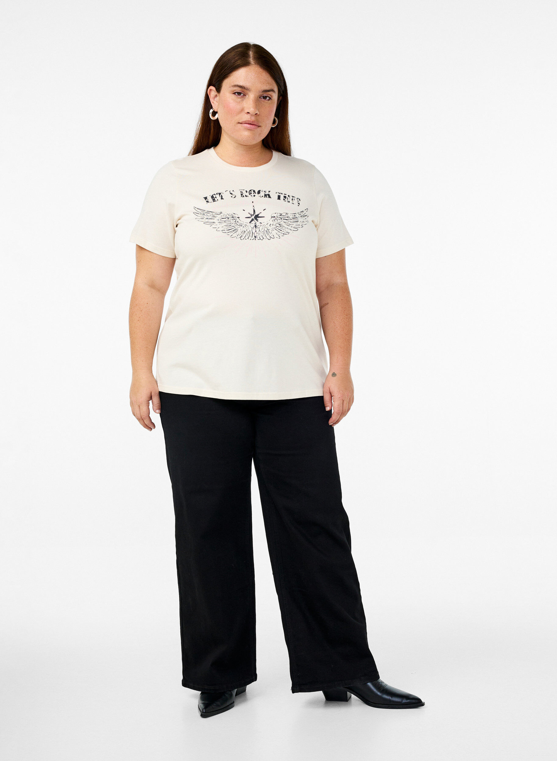 Zizzi Organisch katoenen T-shirt met print op de voorkant, Vanille, Model image number 1