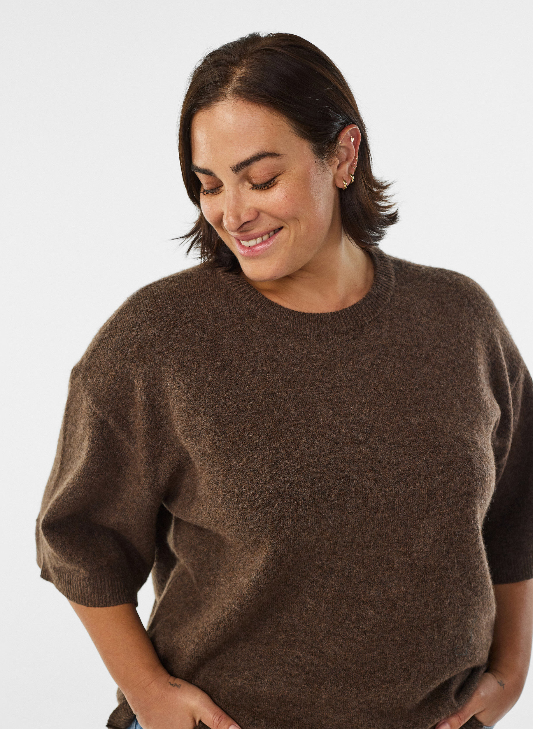 Zizzi Los gebreide shirt met korte mouwen, Bruin, Model image number 3