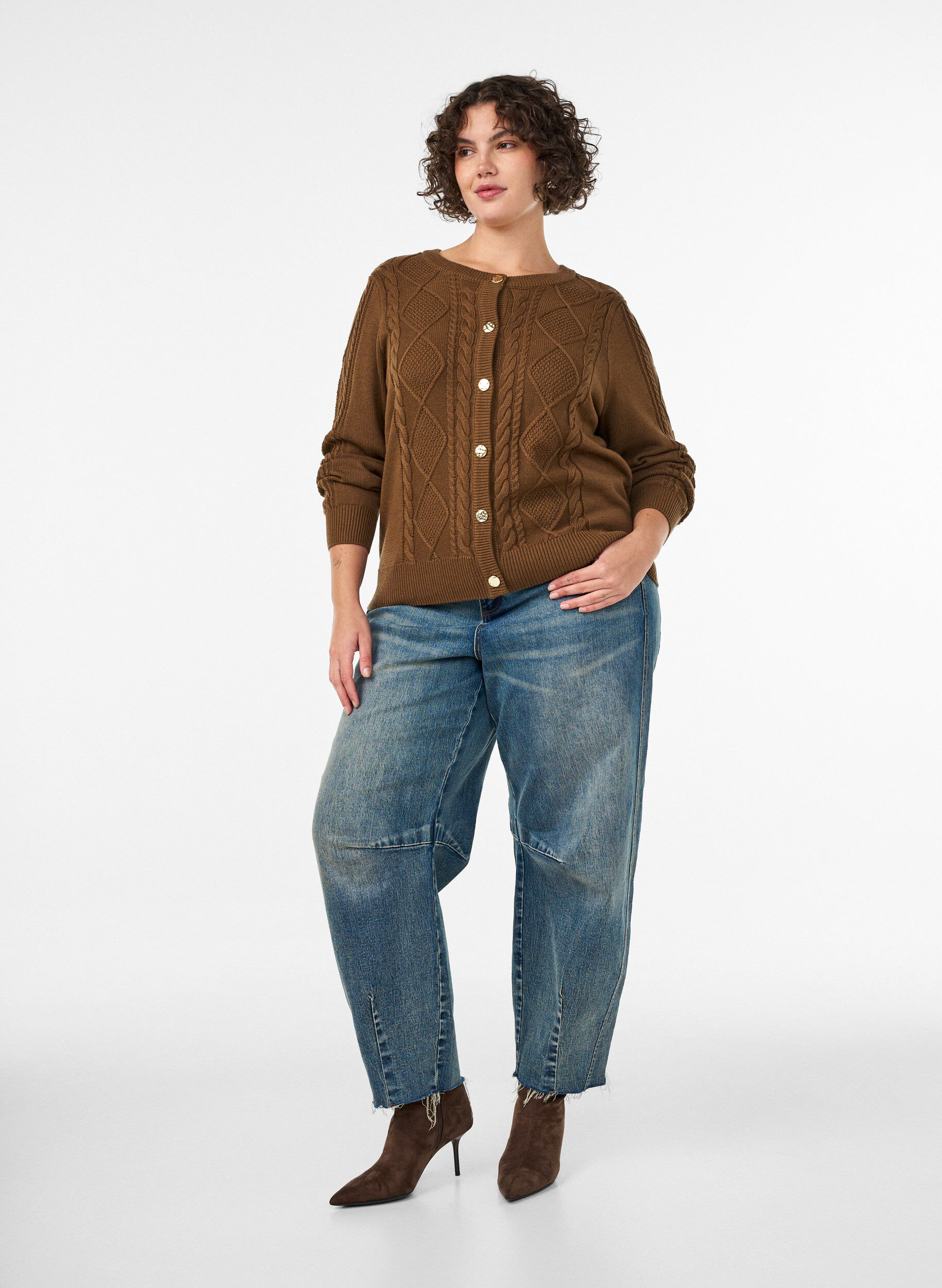 ZizziKabelgebreide cardigan met decoratieve knopen, Bruin, Model image number 1