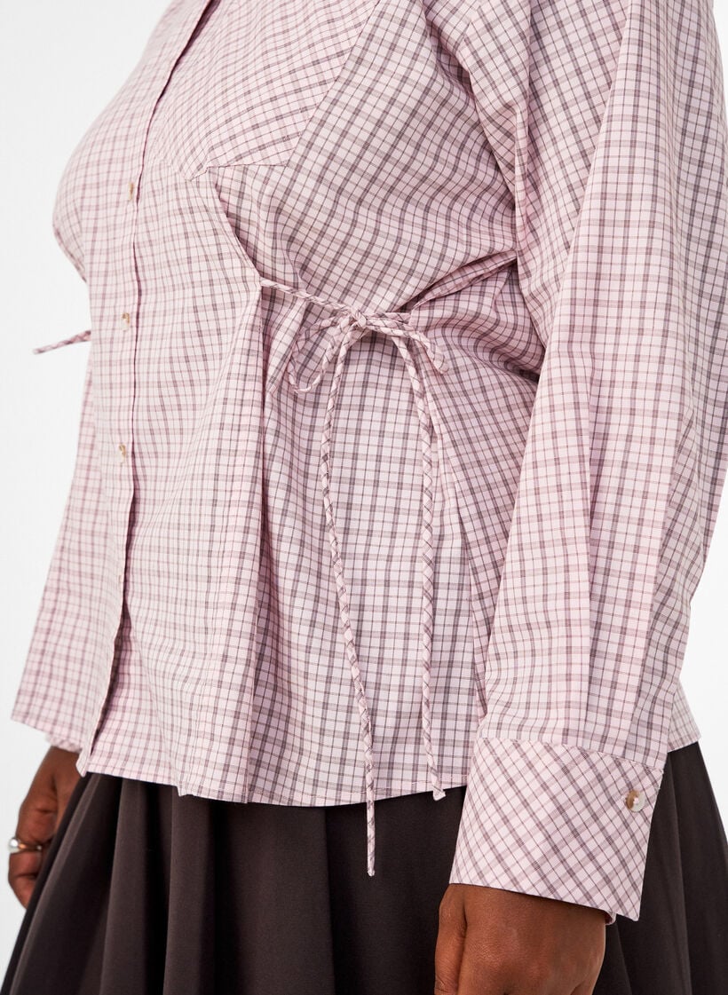 Losvallend geruit overhemd met strikceintuur, Roze, Model image number 3