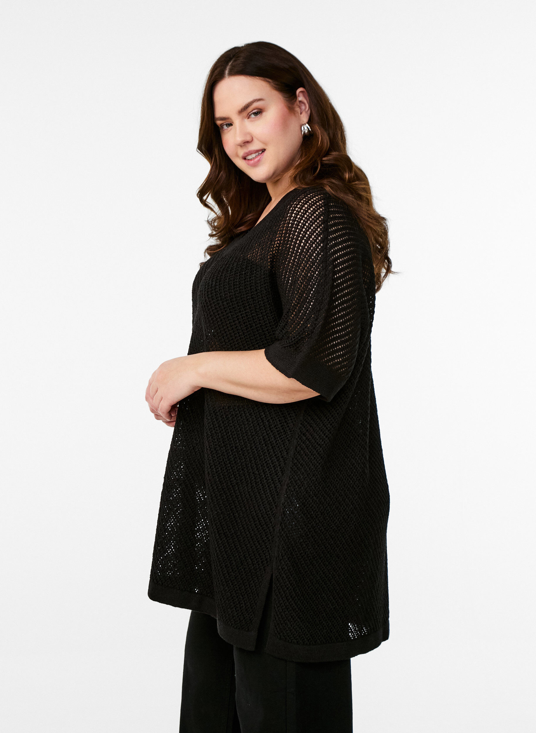 Zizzi FLASH - Gebreide blouse met korte mouwen en V-hals, Zwart, Model image number 2