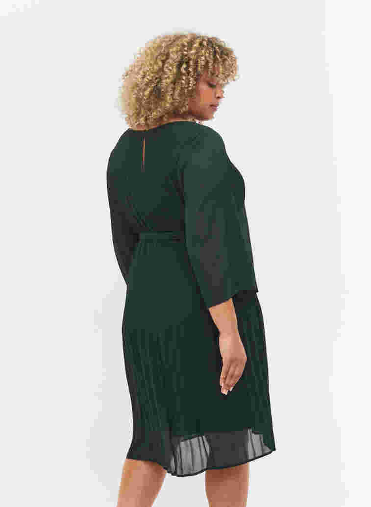  Geplooide jurk met strikceintuur, Scarab, Model image number 1