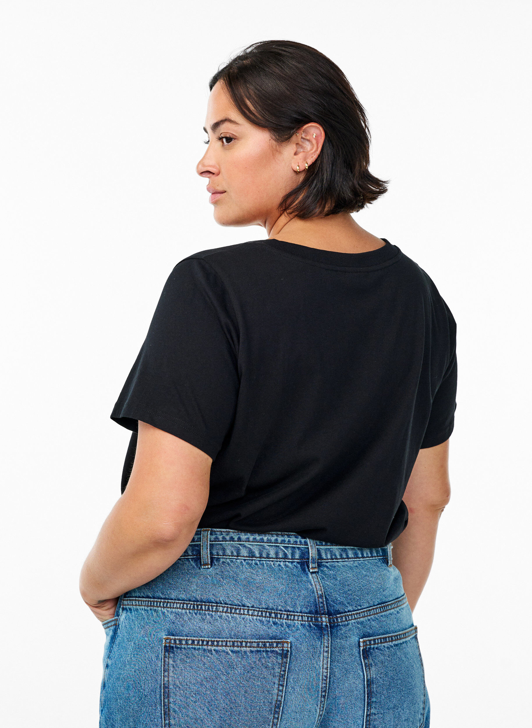 Zizzi Basis T-shirt van katoen met een V-hals, Zwart, Model image number 2