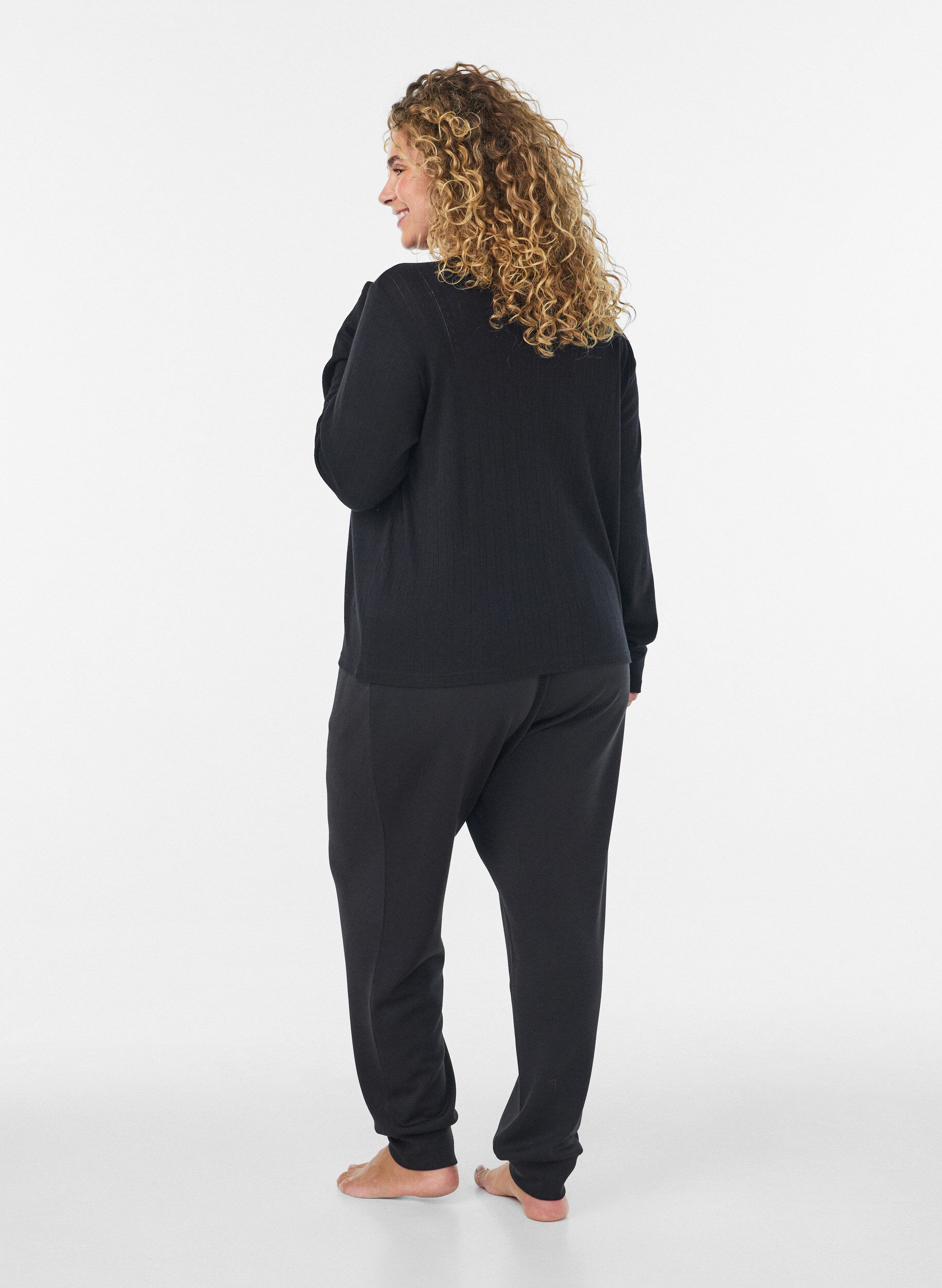 ZizziVest van biologisch katoen met gaatjesborduursel, Zwart, Model image number 2