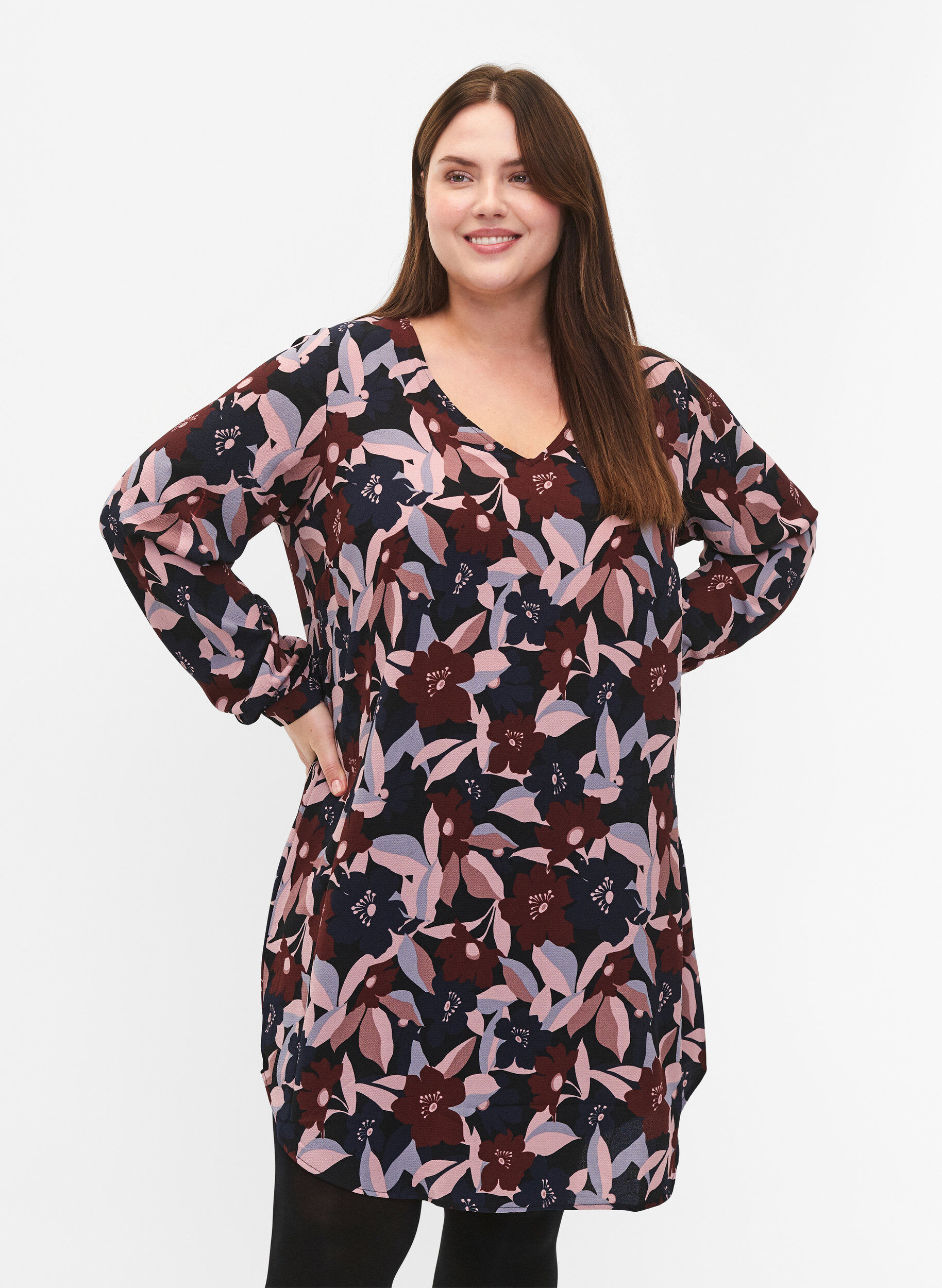 Zizzi Jurk met V-hals en print, Black R. Flower AOP, Model image number 0