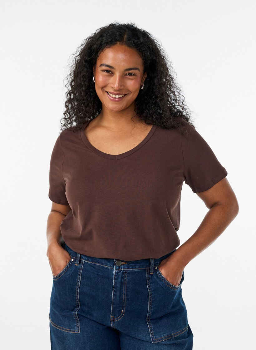 Basic t-shirt in effen kleur met katoen, Bruin, Model image number 0