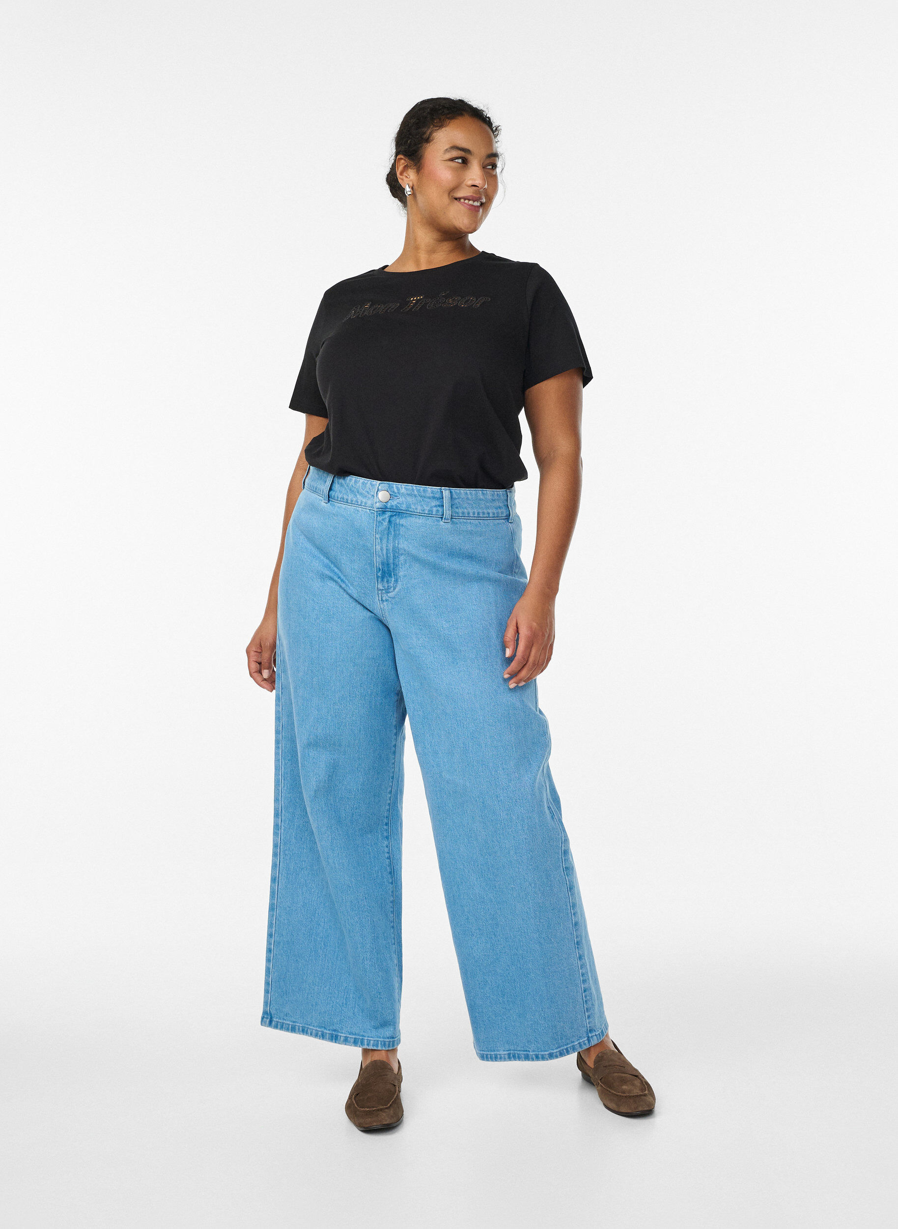 Zizzi Katoenen T-shirt met decoratief detail vooraan, Zwart, Model image number 1