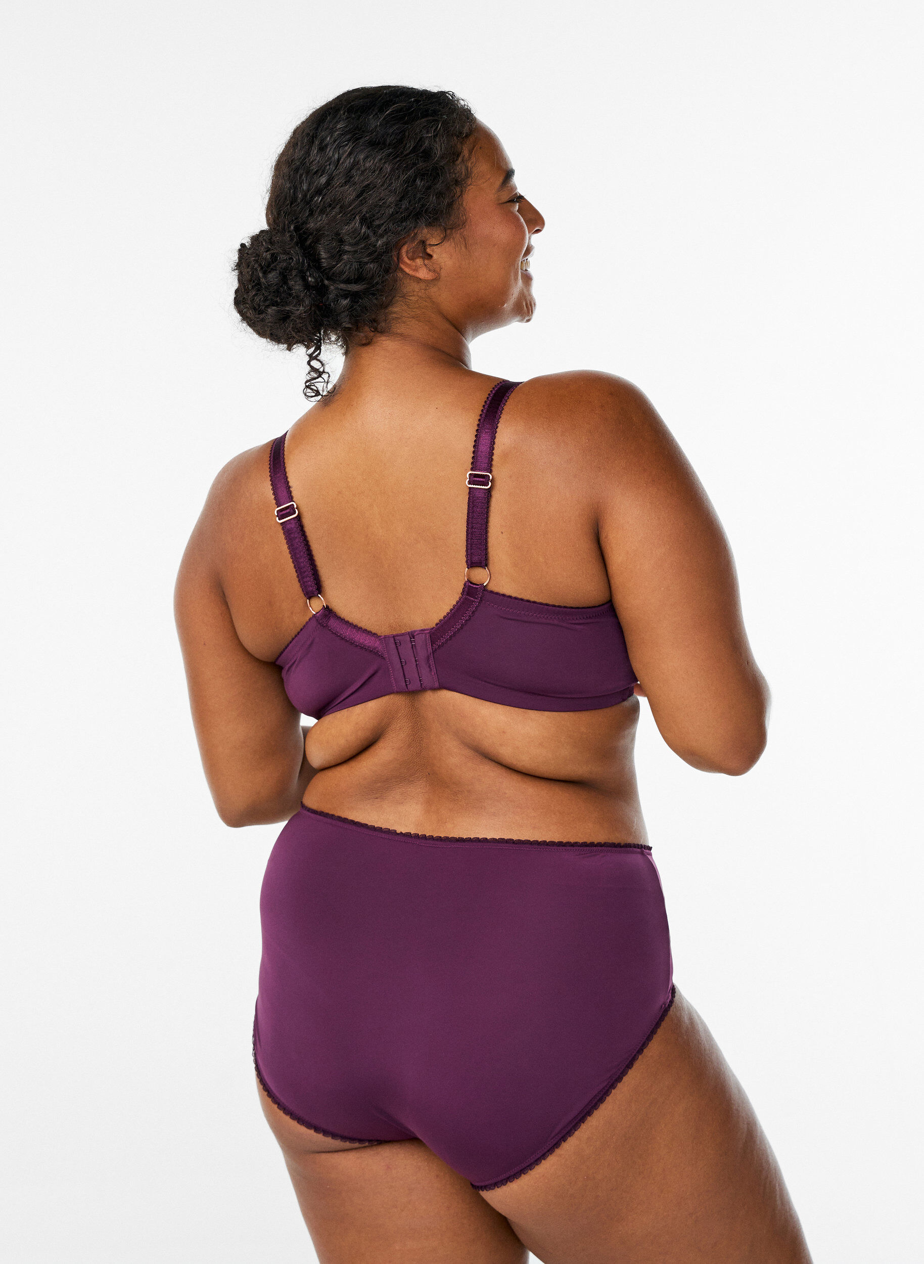 Zizzi Slips in microvezel met bloemenborduursel, Paars, Model image number 1