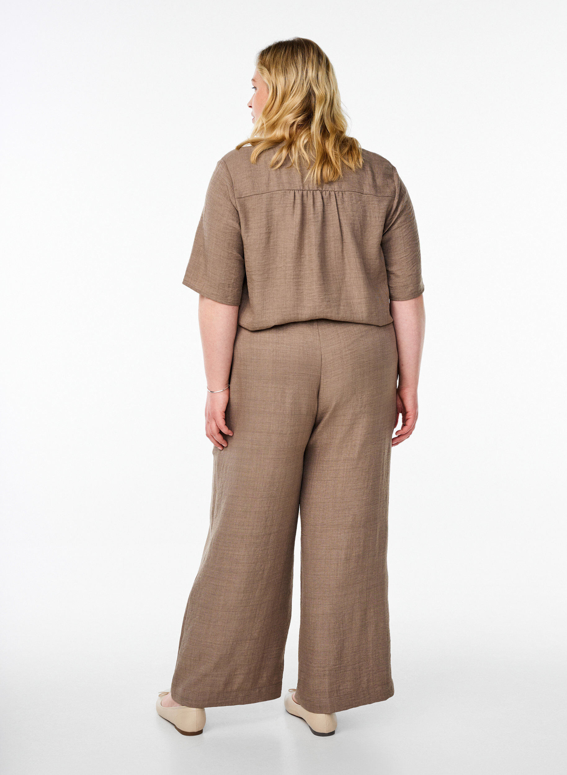 Zizzi Losse broek met elastische tailleband en zakken, Bruin, Model image number 1