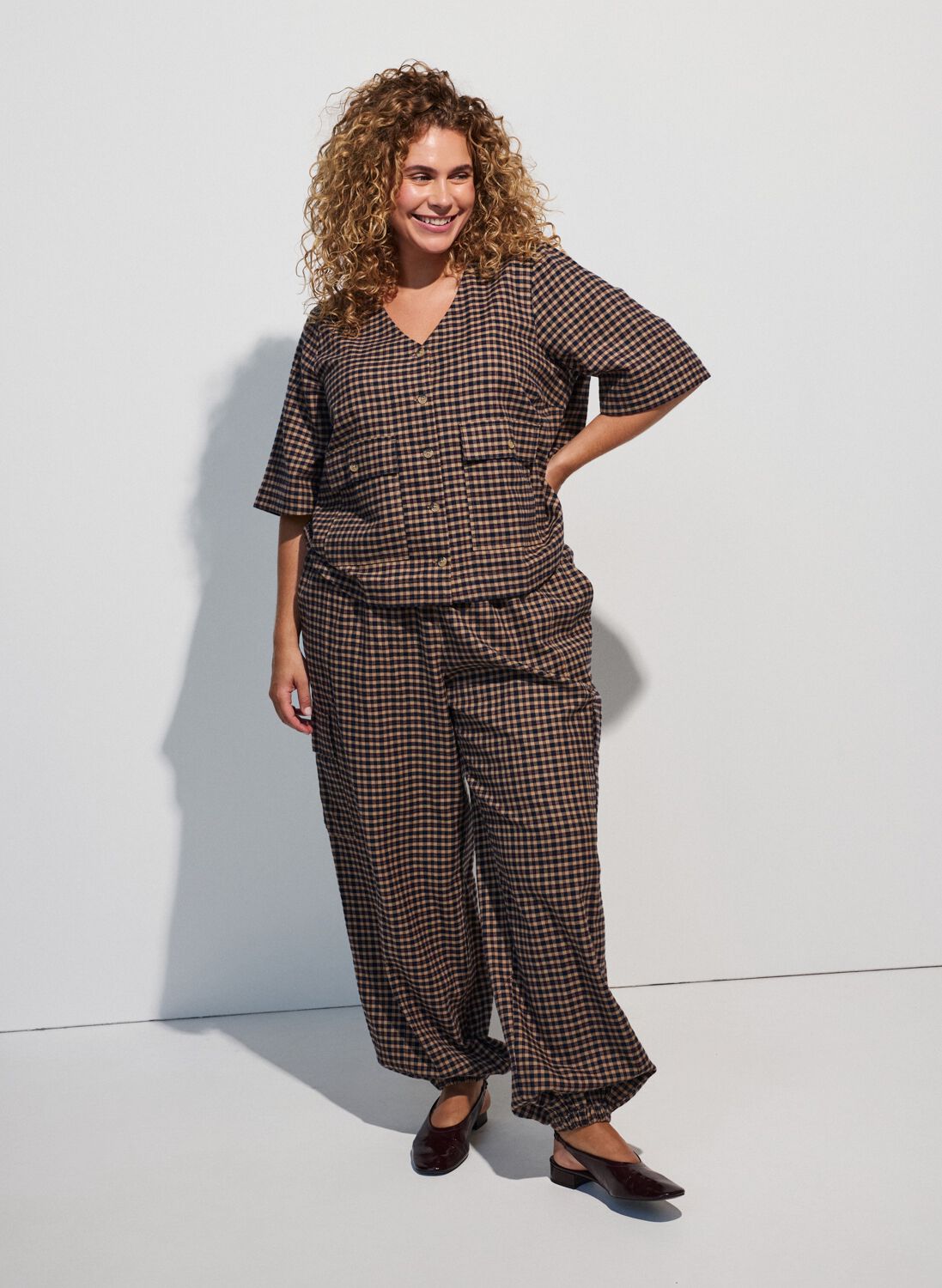 ZizziOntspannen geruite algehele look, , Model