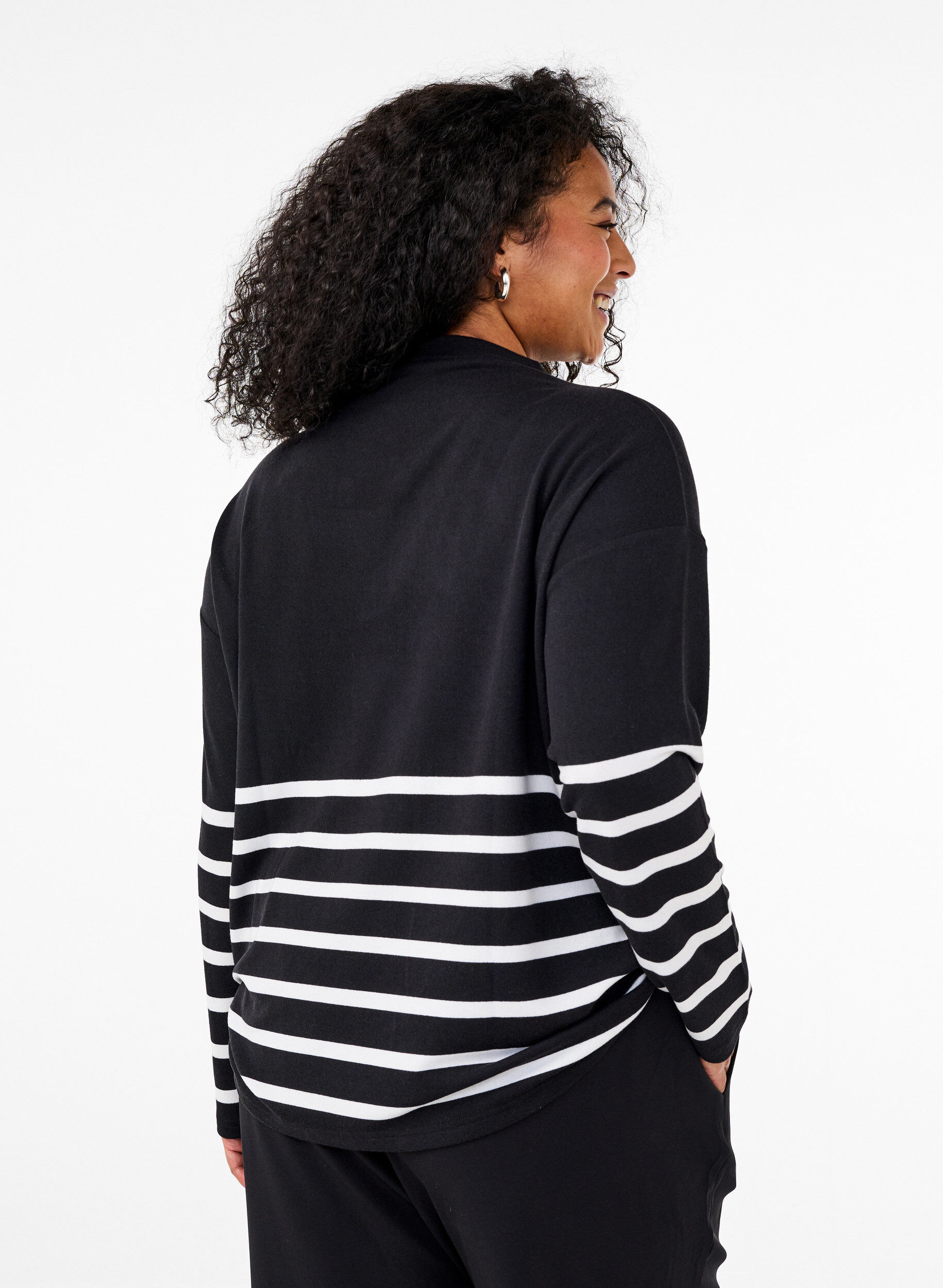 Zizzi Blouse met een hoge hals en lange mouwen, Zwart, Model image number 2