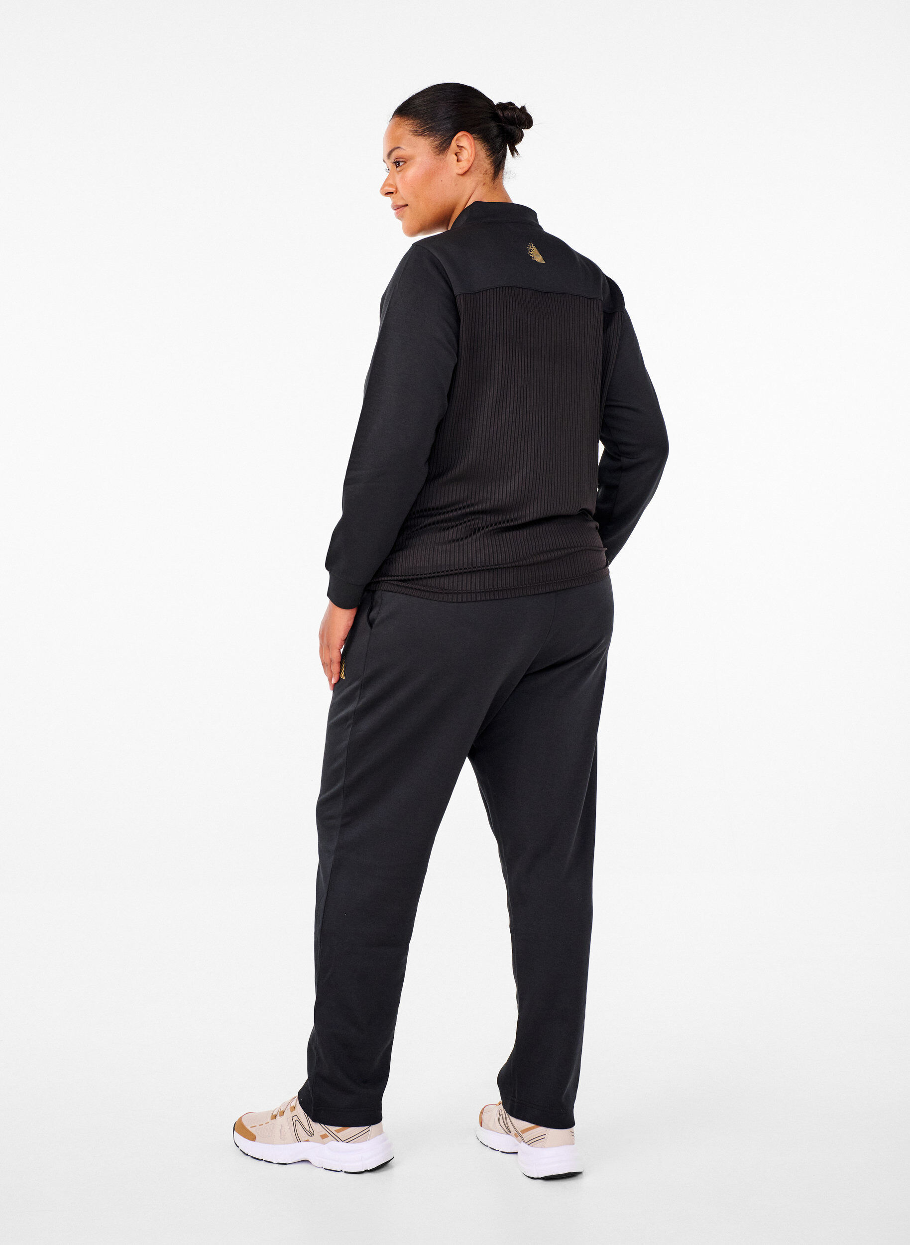 Zizzi Joggingbroek met zakken en hoge taille, Zwart, Model image number 2