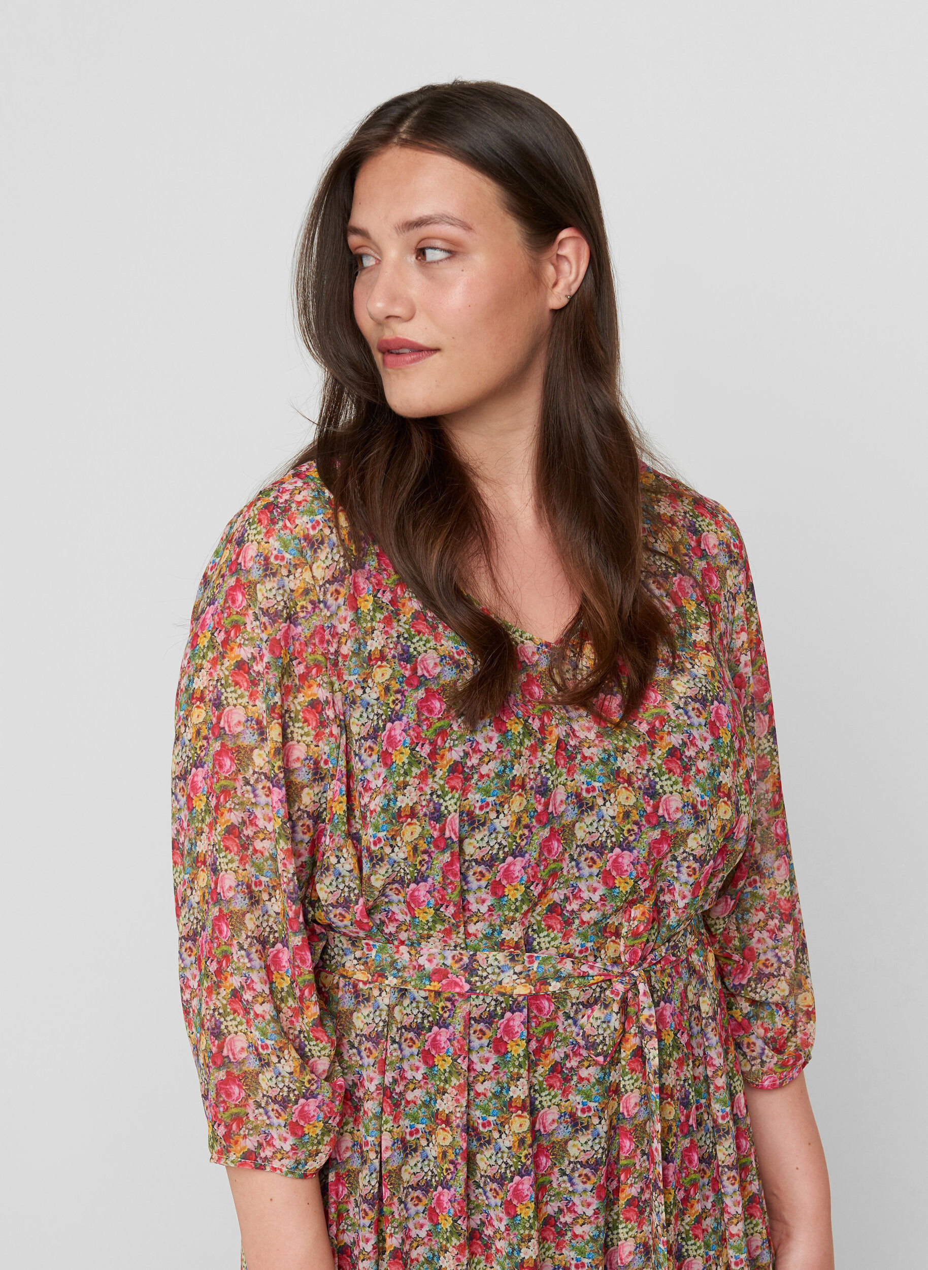 Zizzi Gebloemde midi-jurk met striksluiting in de taille, Pink Flower AOP, Model image number 2