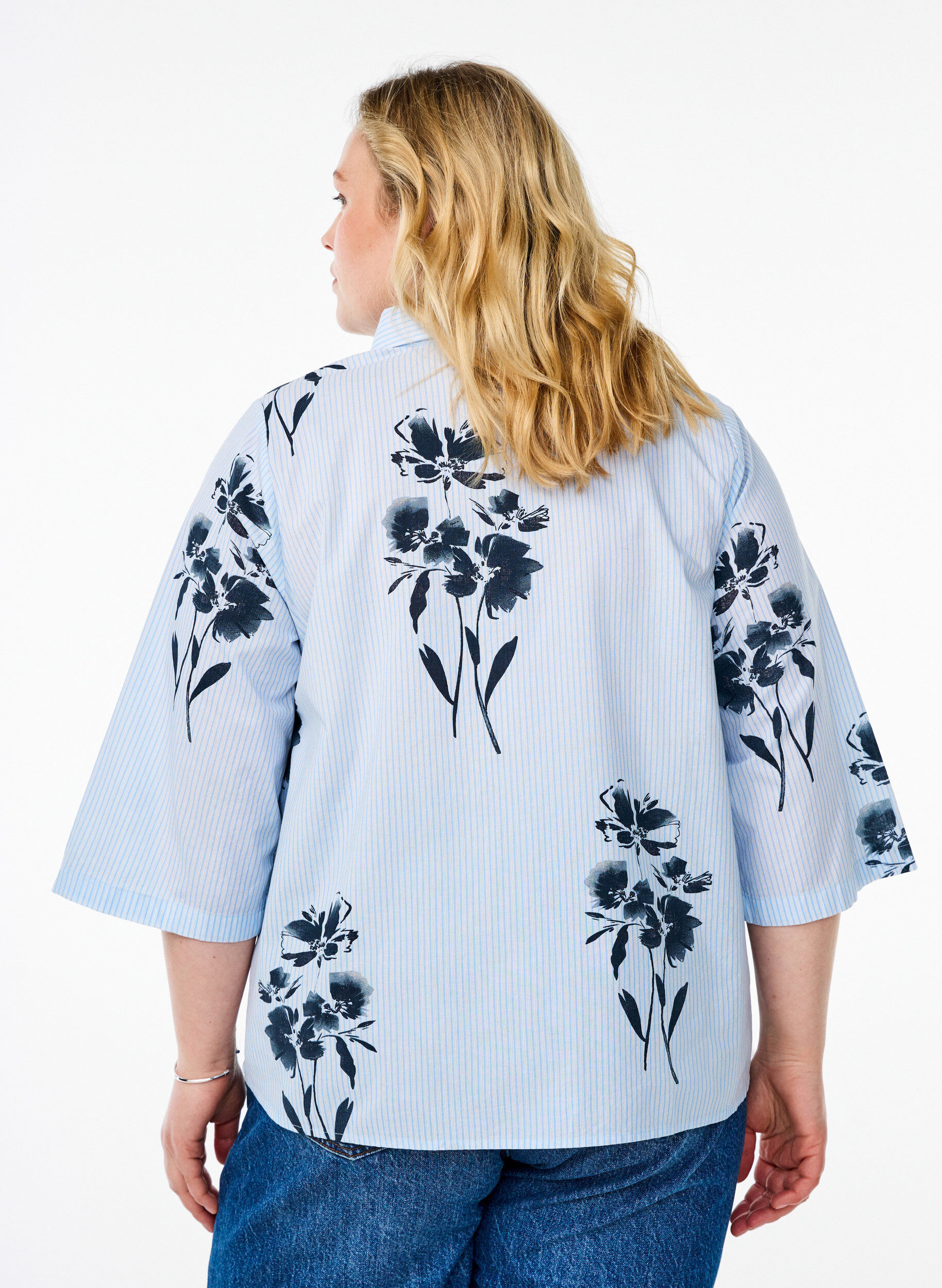 Zizzi Gestreept overhemd met bloemenprint en 3/4 mouwen, Blauw, Model image number 2