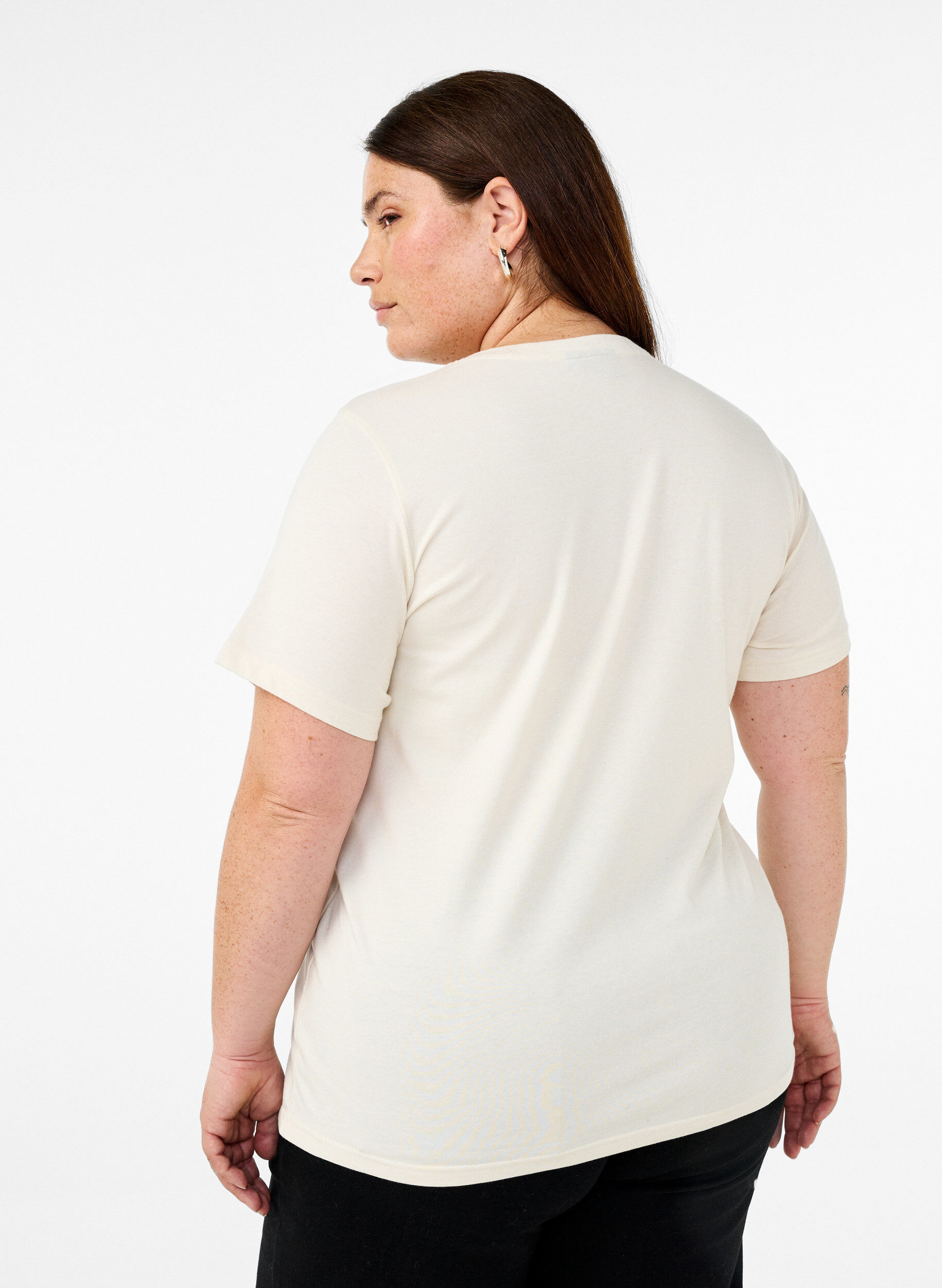 Zizzi Organisch katoenen T-shirt met print op de voorkant, Vanille, Model image number 2