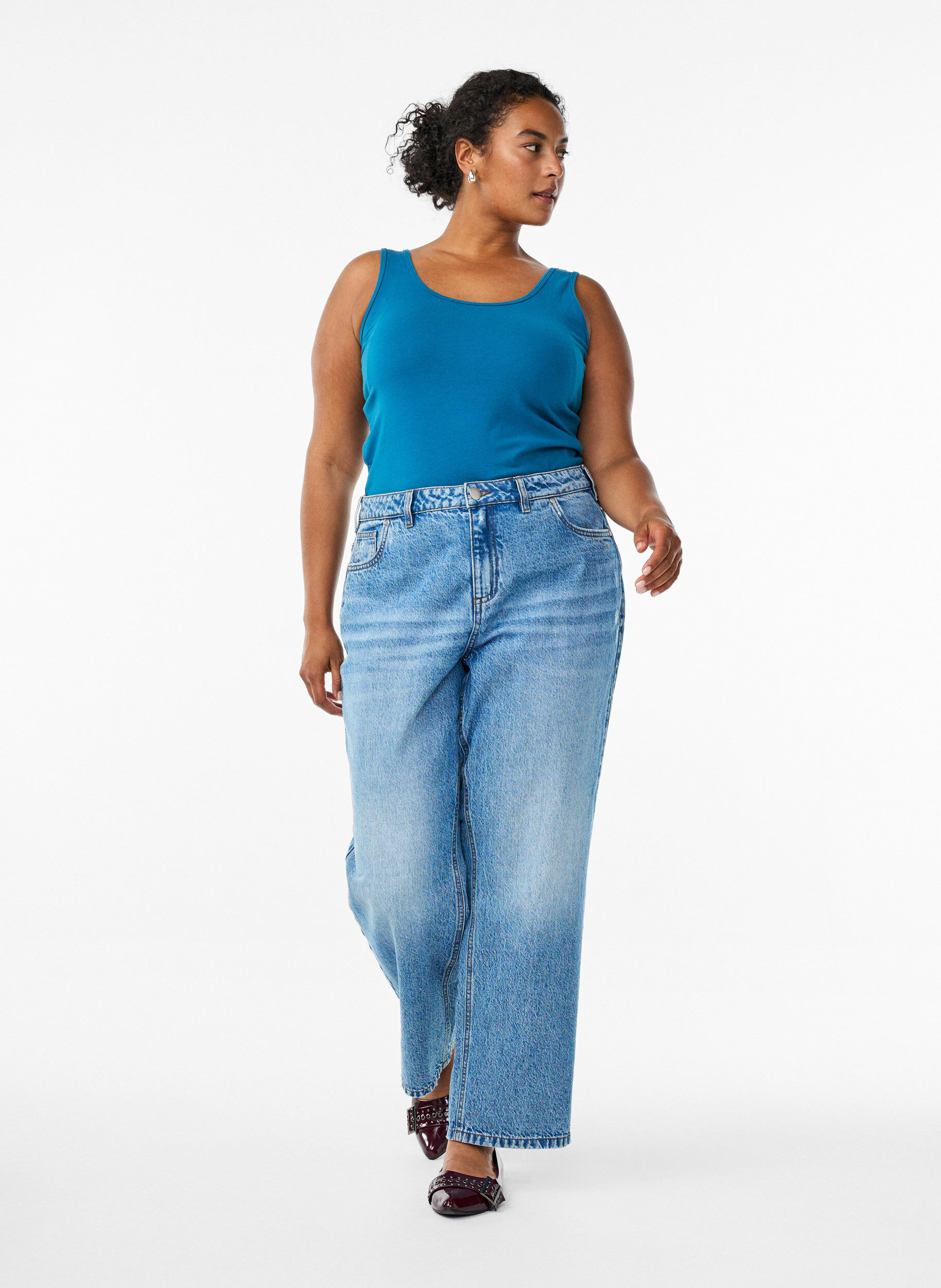 ZizziSolide kleur basis top in katoen, Blauw, Model image number 1
