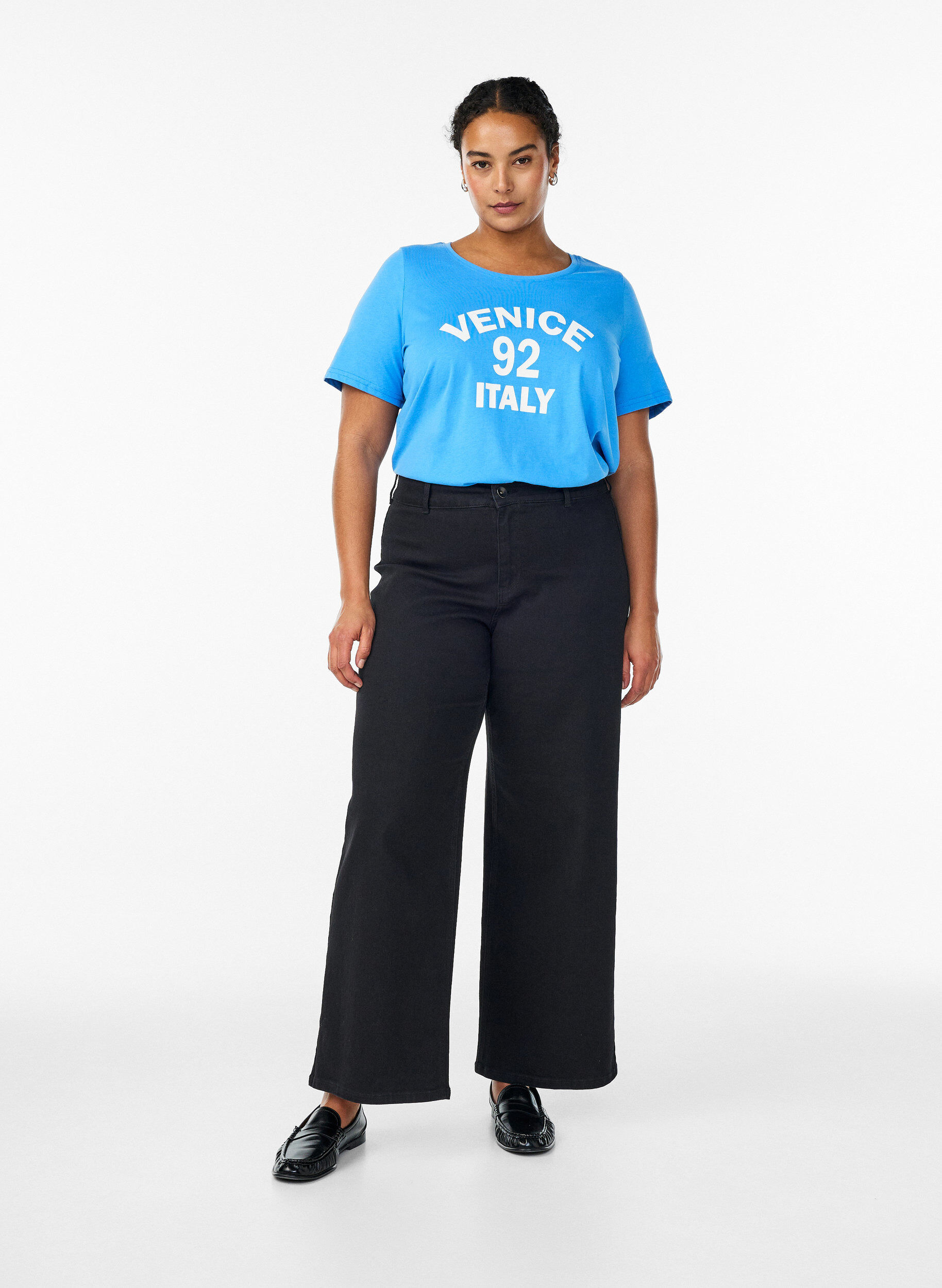 Zizzi FLASH - T-shirt met print, Blauw, Model image number 1