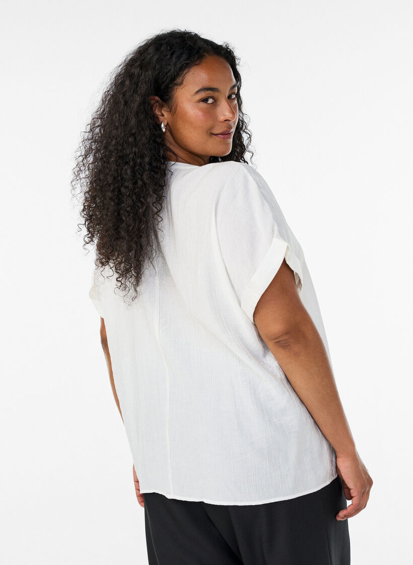 Viscose blouse met knoopjes en textuur, Vanille, Model image number 2