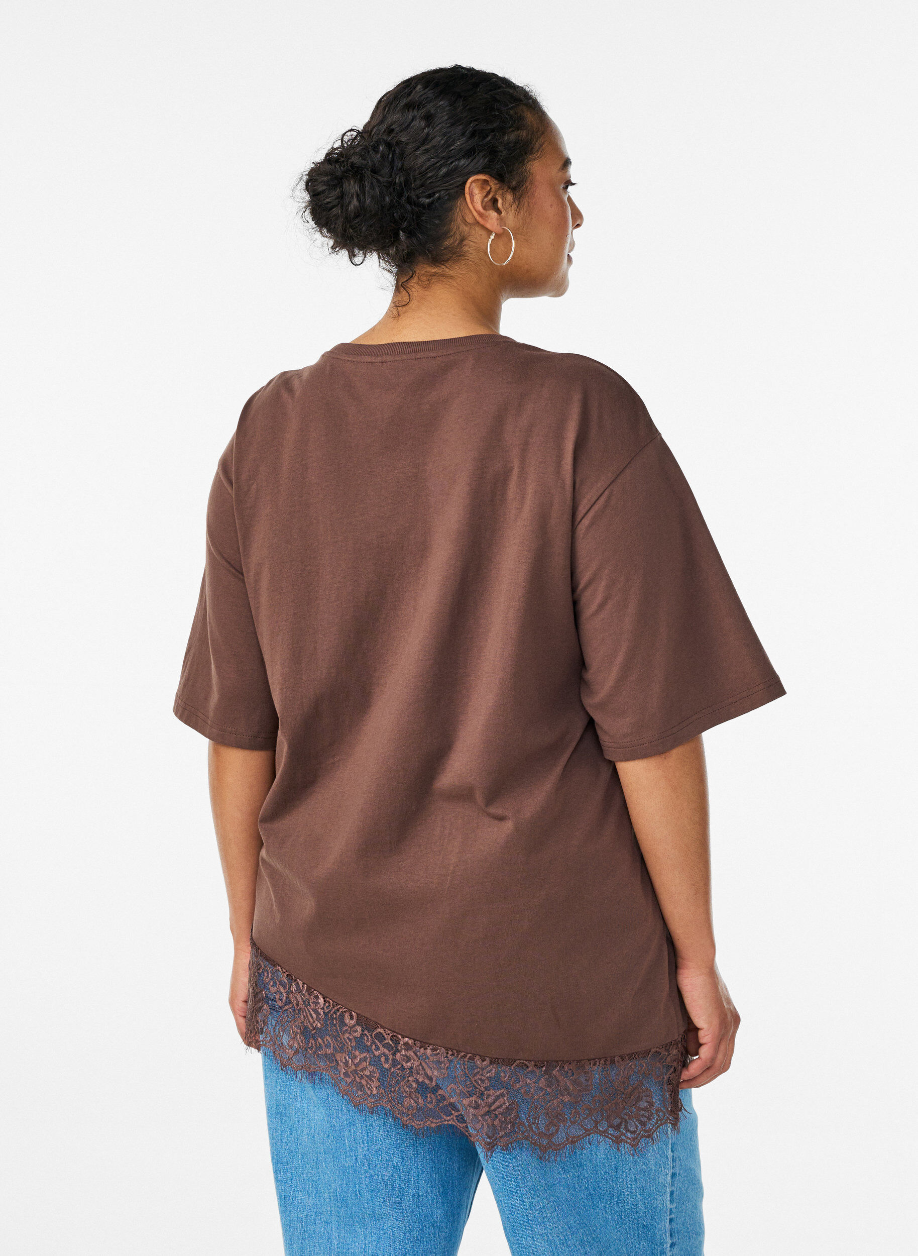 Zizzi T-shirt met asymmetrische kanten zoom, Bruin, Model image number 2