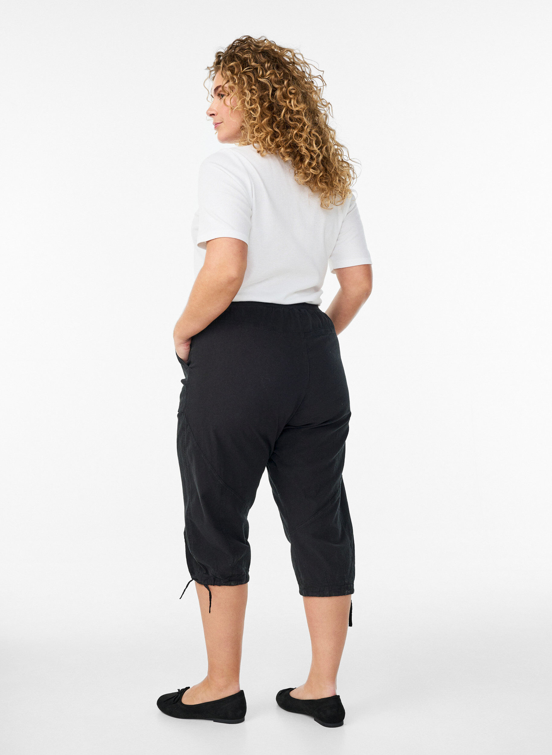 Zizzi Katoenen Capri-broek, Zwart, Model image number 1