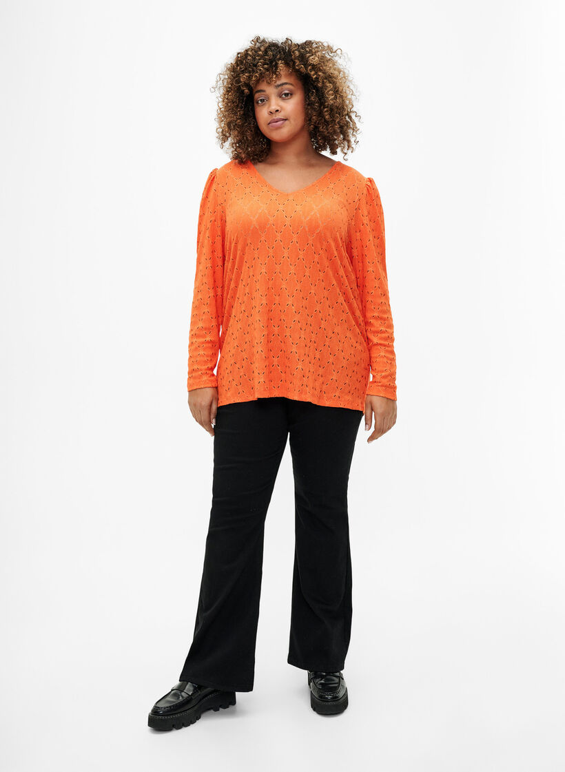 Blouse met V-hals en gaatjespatroon, Carrot, Model image number 2