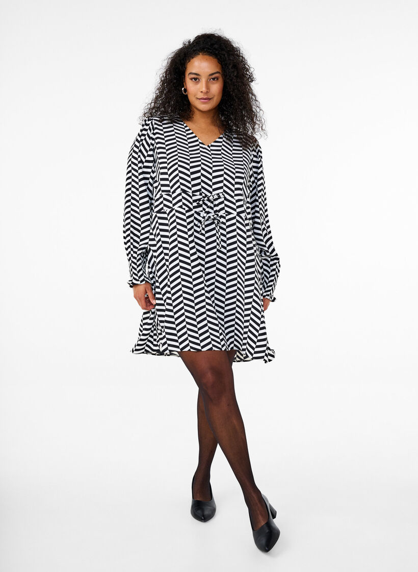 Jurk met strikceinturen in de taille, Zwart, Model image number 1