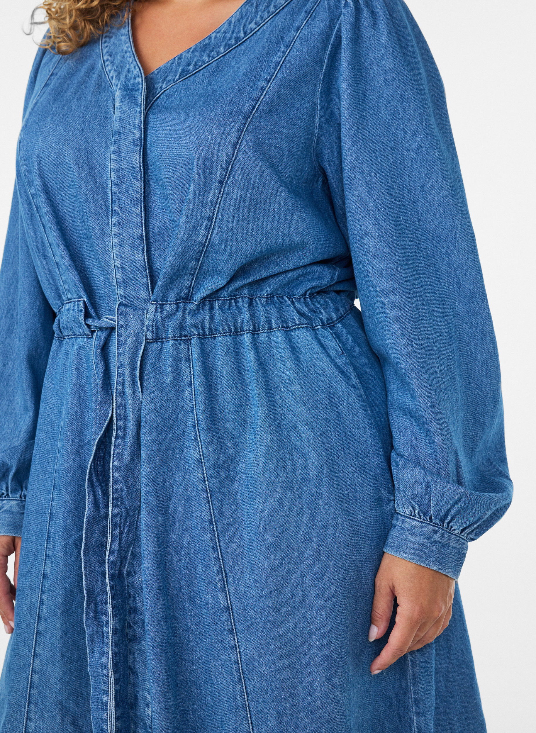 ZizziDenimjurk met V-hals en strikceintuur, Blauw, Model image number 3