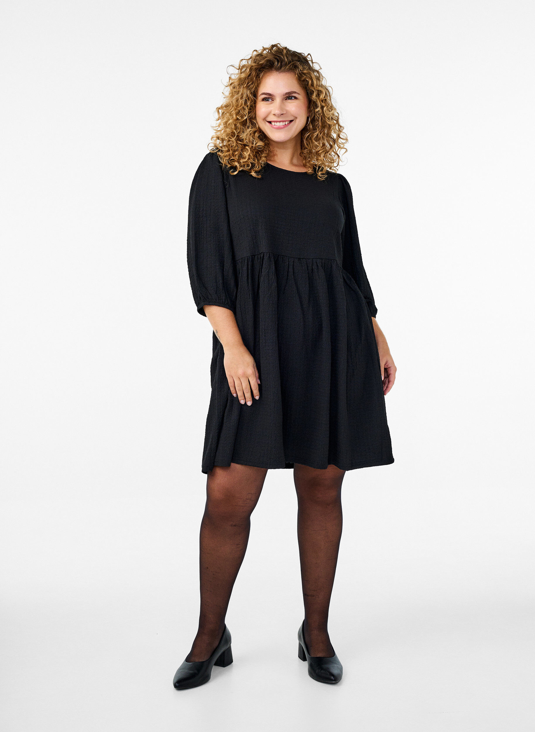 Zizzi FLASH - Korte jurk met textuur en 3/4 mouwen, Black, Model image number 2