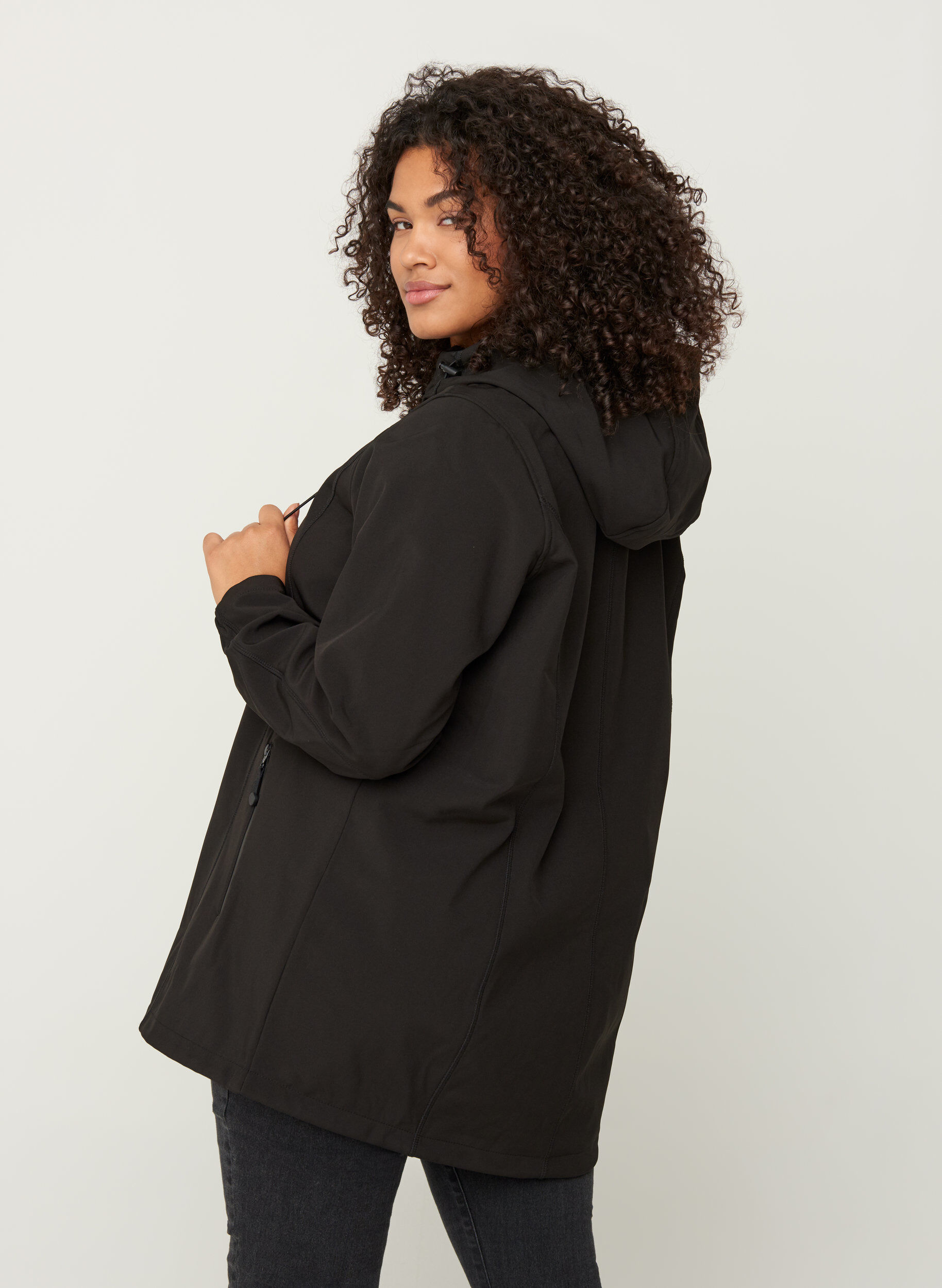 Zizzi Korte softshell jas met capuchon, Black, Model image number 2