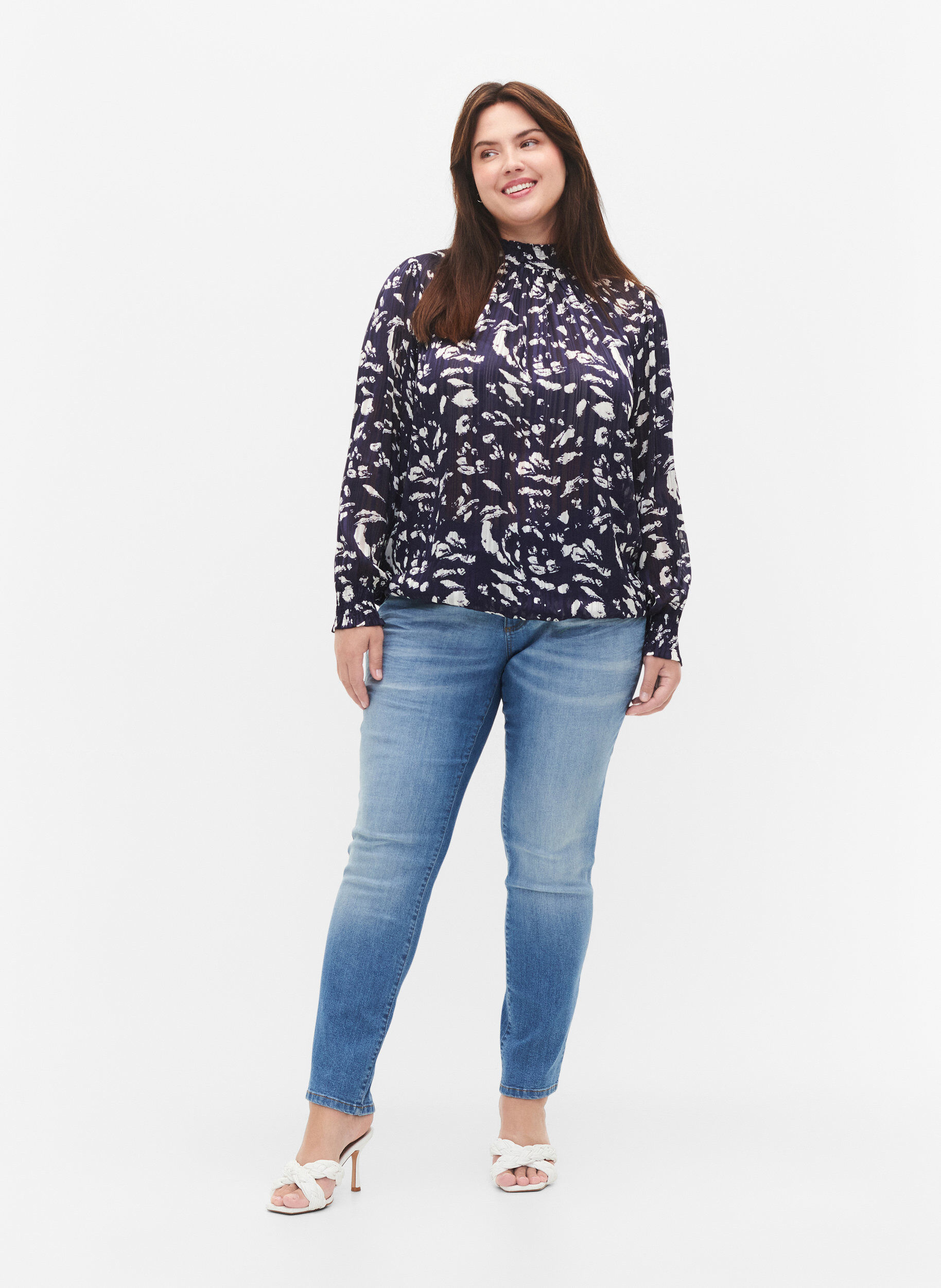 Zizzi Smok blouse met print, Blue Leaf AOP, Model image number 2