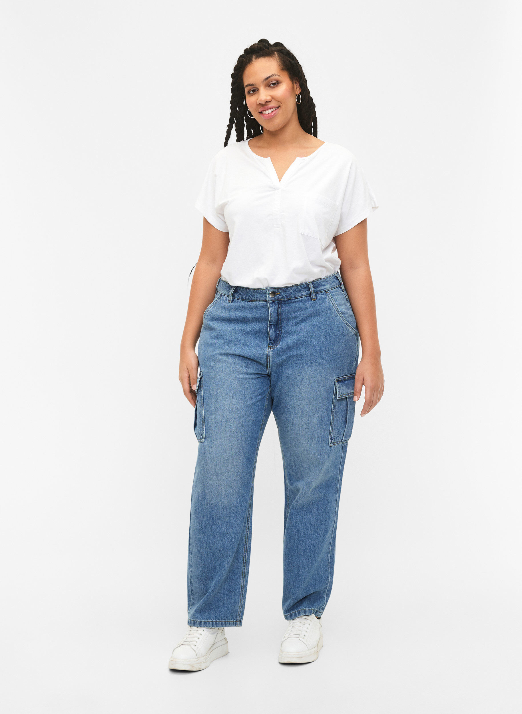 Zizzi T-shirt met V-hals en borstzakje, Bright White, Model image number 2