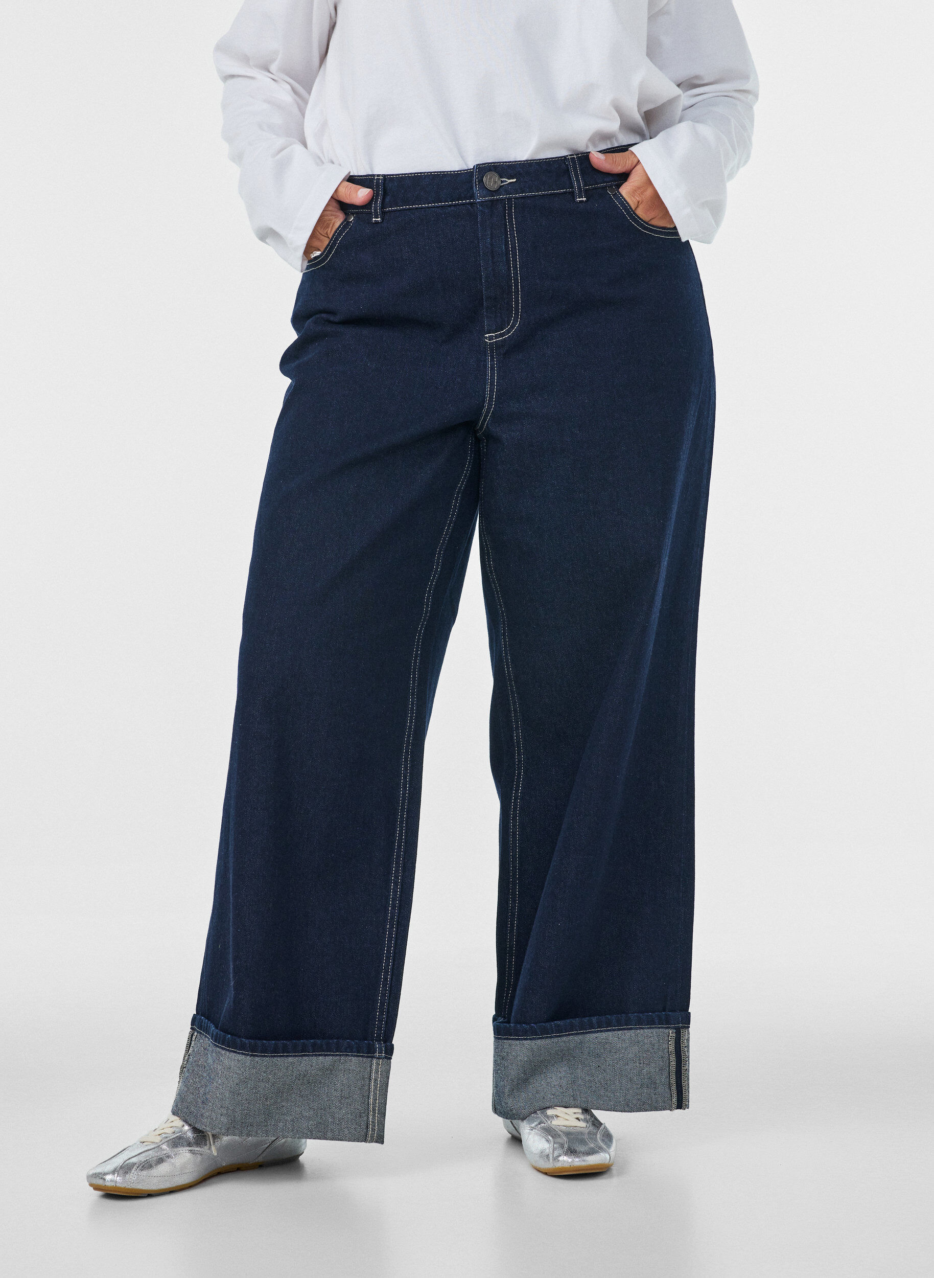 ZizziWide fit jeans met brede omslag en contraststiksels, Blauw, Model image number 2