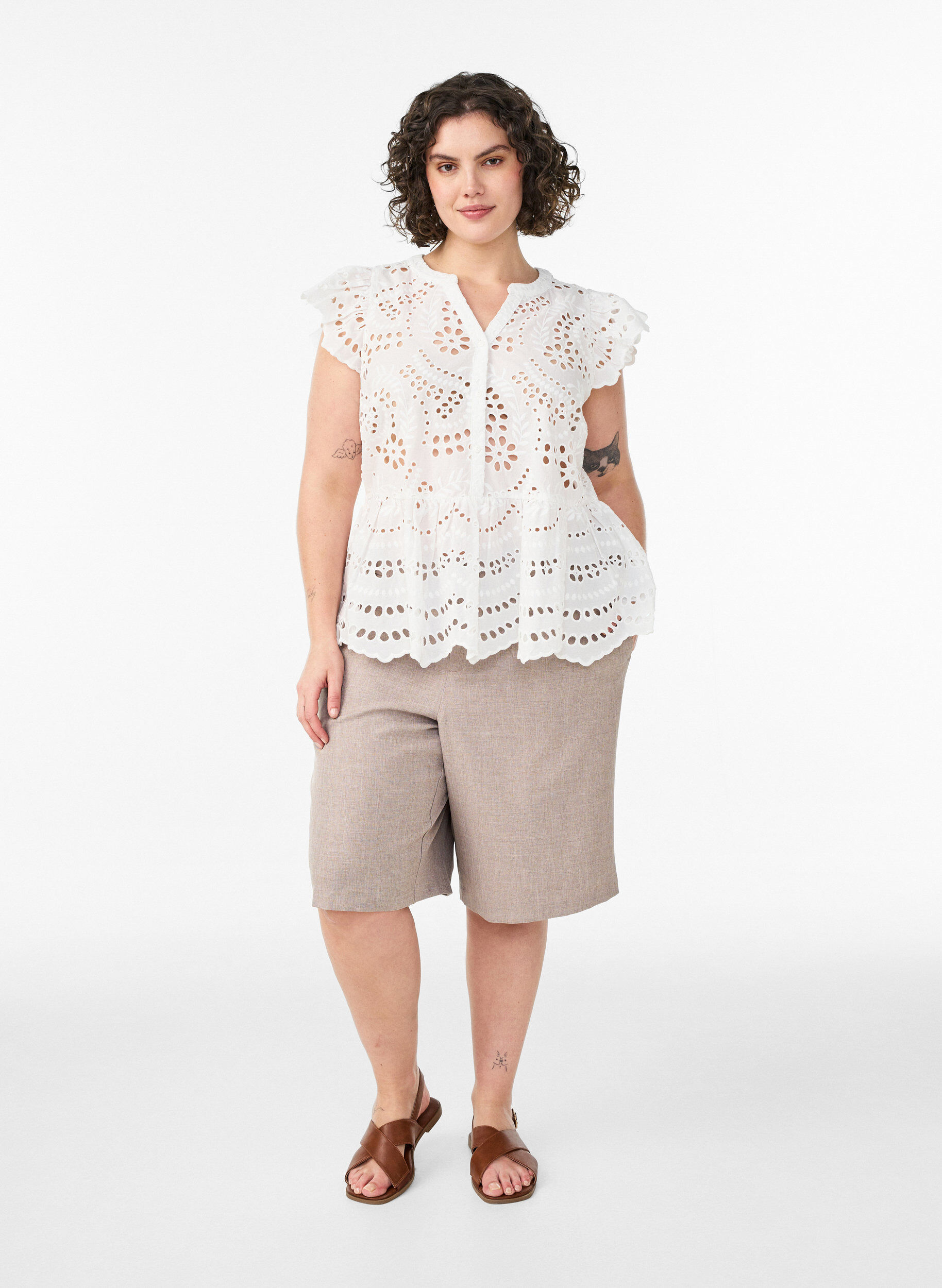 Zizzi Mouwloze blouse met broderie anglaise en ruches, Wit, Model image number 1