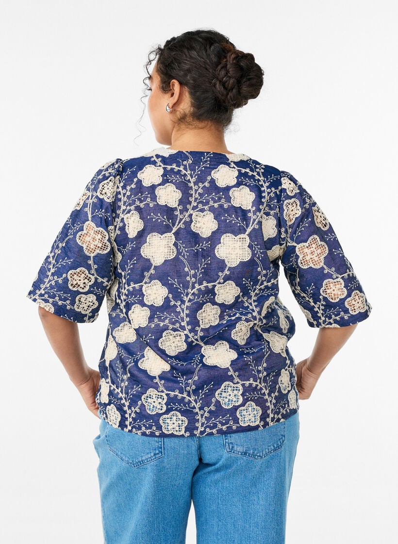 Blouse met V-hals en geborduurd patroon, Blauw, Model image number 2