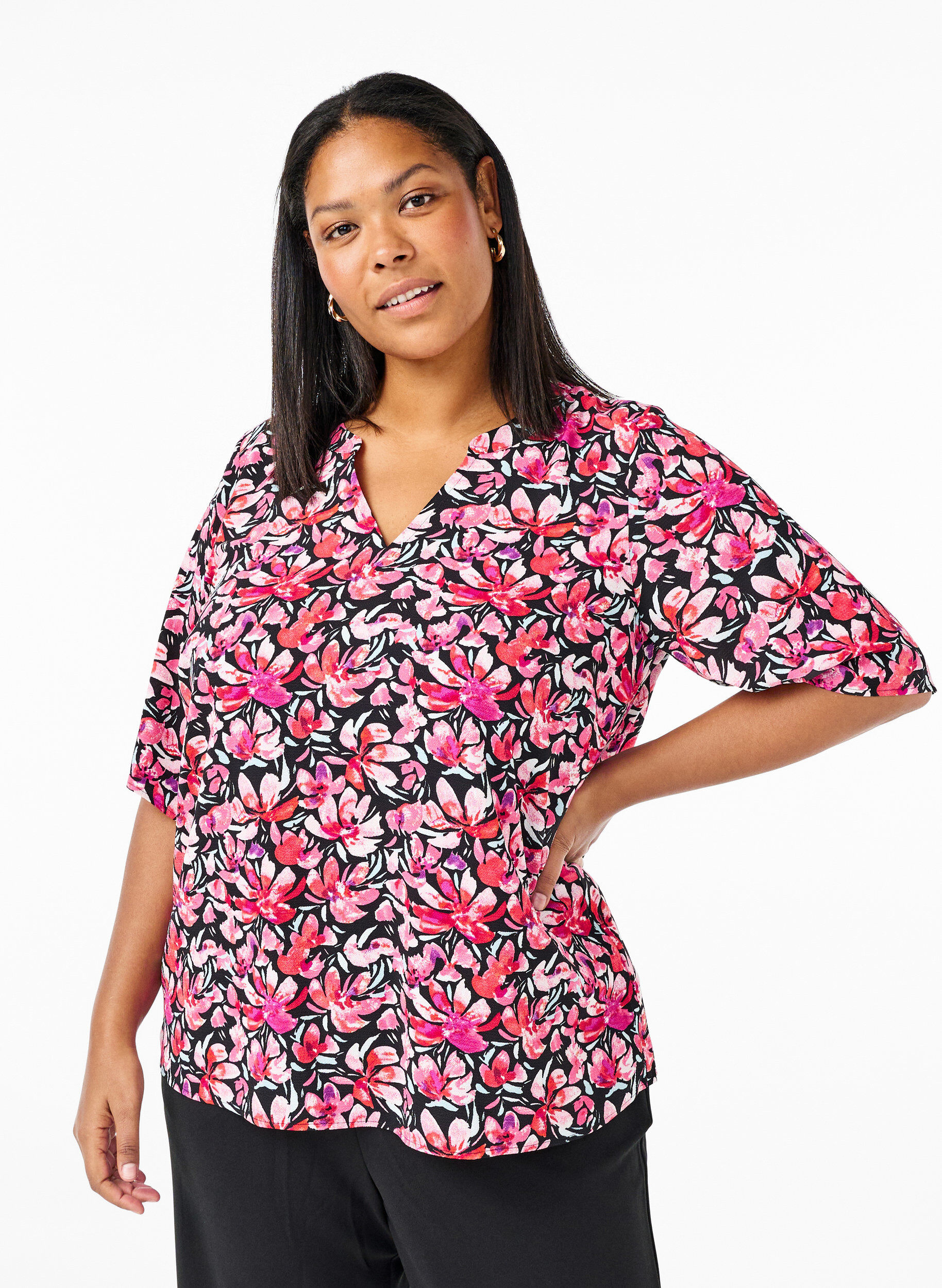 Zizzi  Blouse met V-hals en bloemenprint, Black Flower AOP, Model image number 0