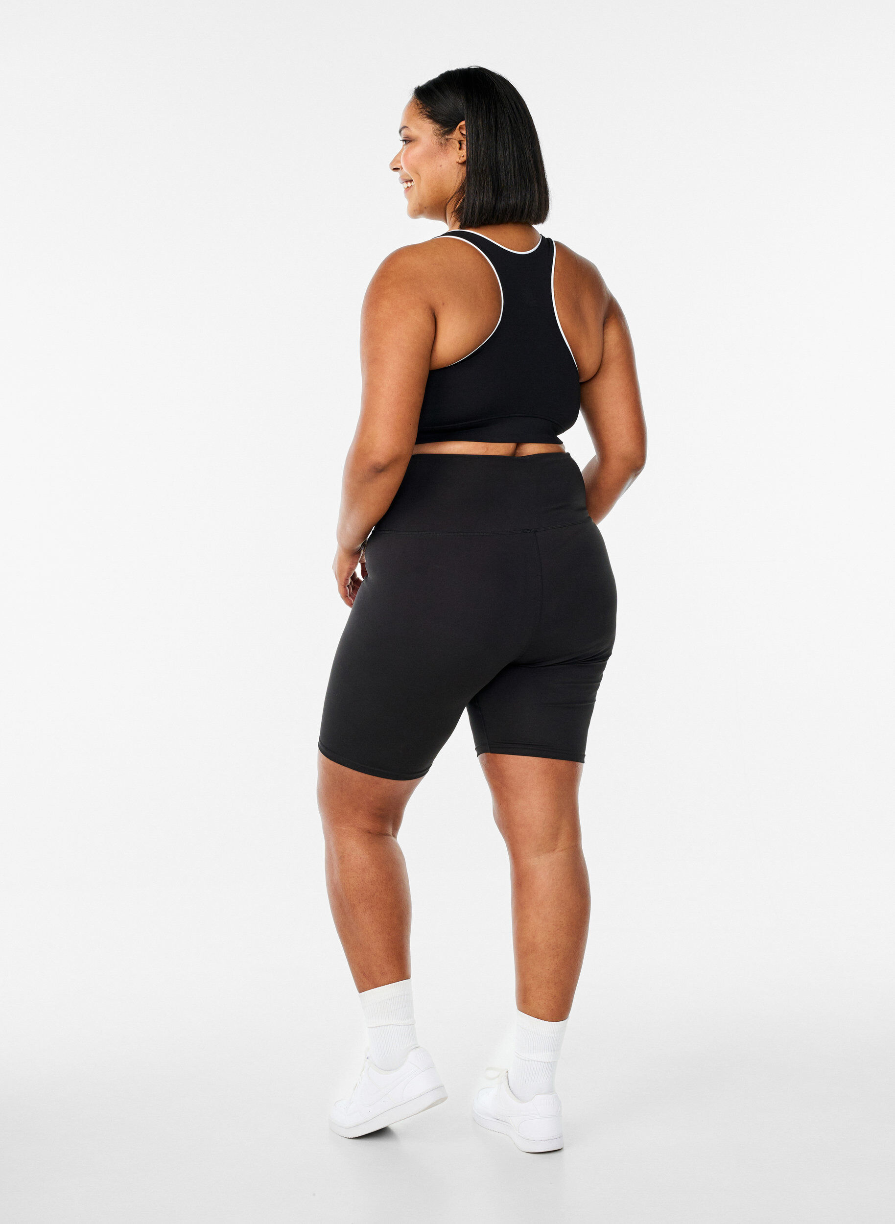 Zizzi Strakke sport shorts, Zwart, Model image number 2