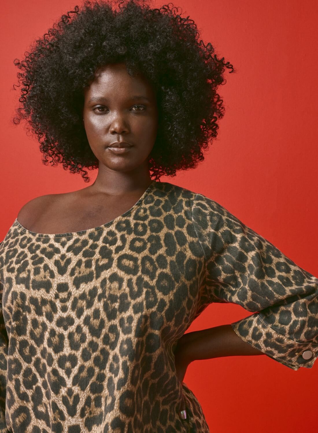 Zizzi Denim jurk met luipaardprint, , Model