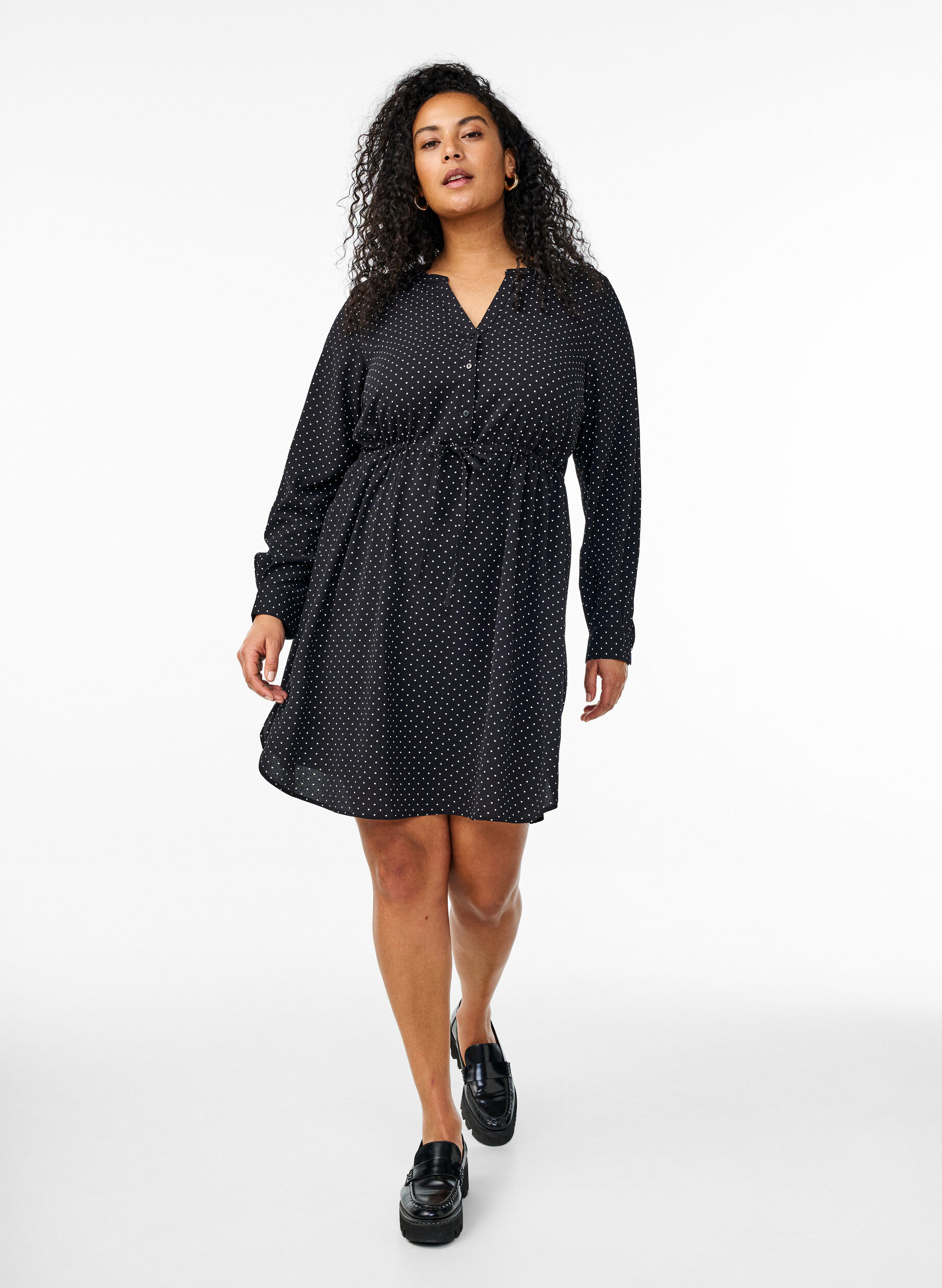 Zizzi Knielange jurk met strikceintuur, Zwart, Model image number 1