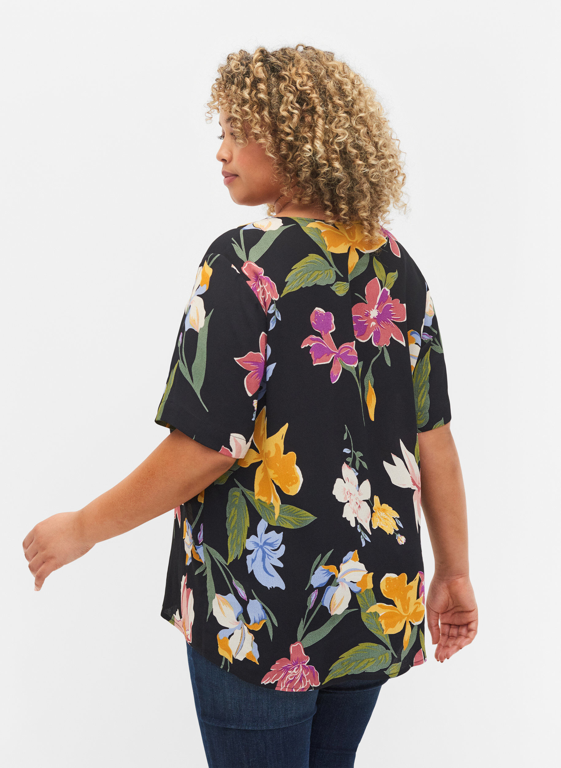 Zizzi Viscose blouse met korte mouwen en bloemenprint, Big Flower AOP, Model image number 1