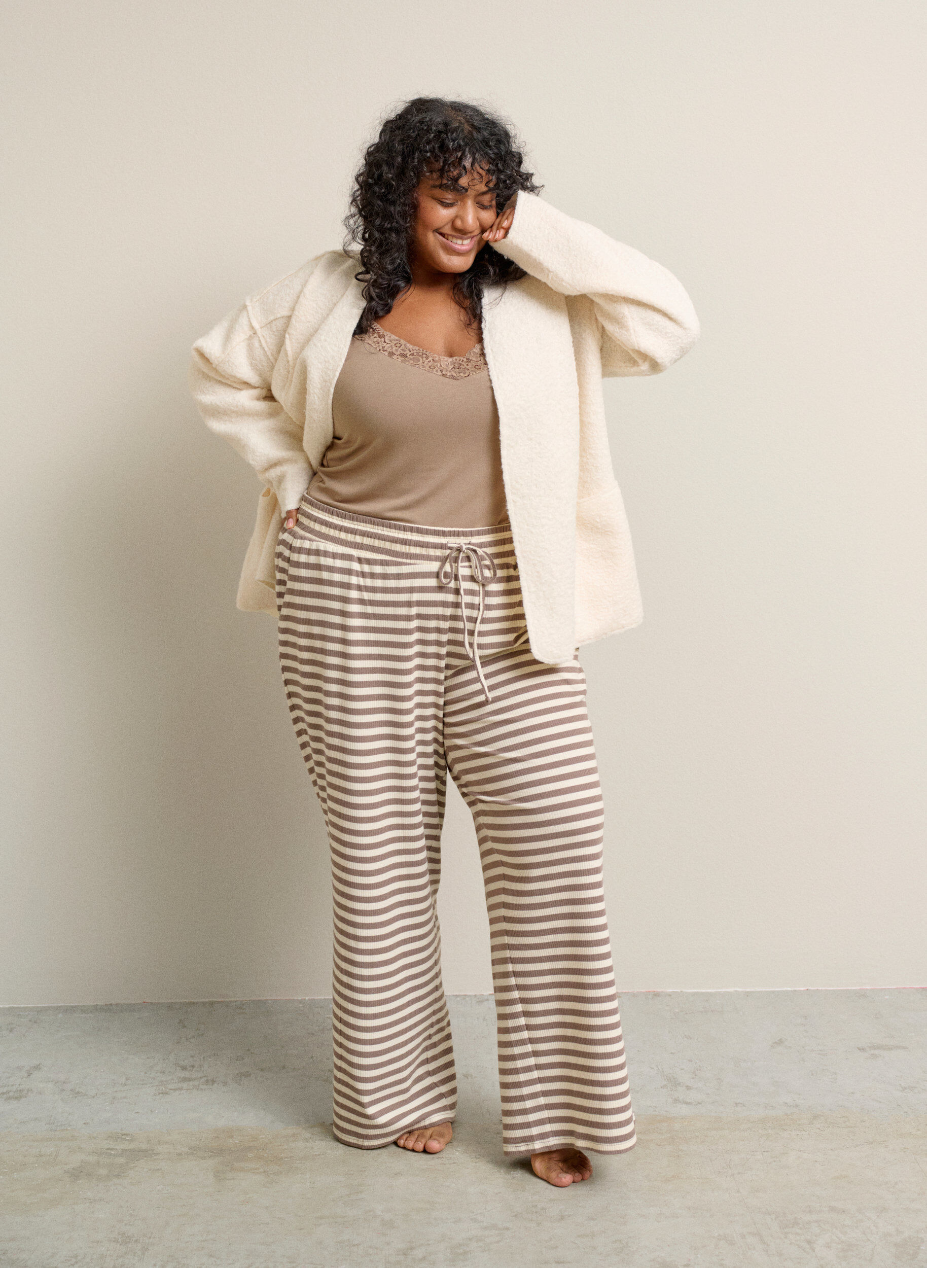 Zizzi Losvallend vest met zakken, Vanille, Image image number 0