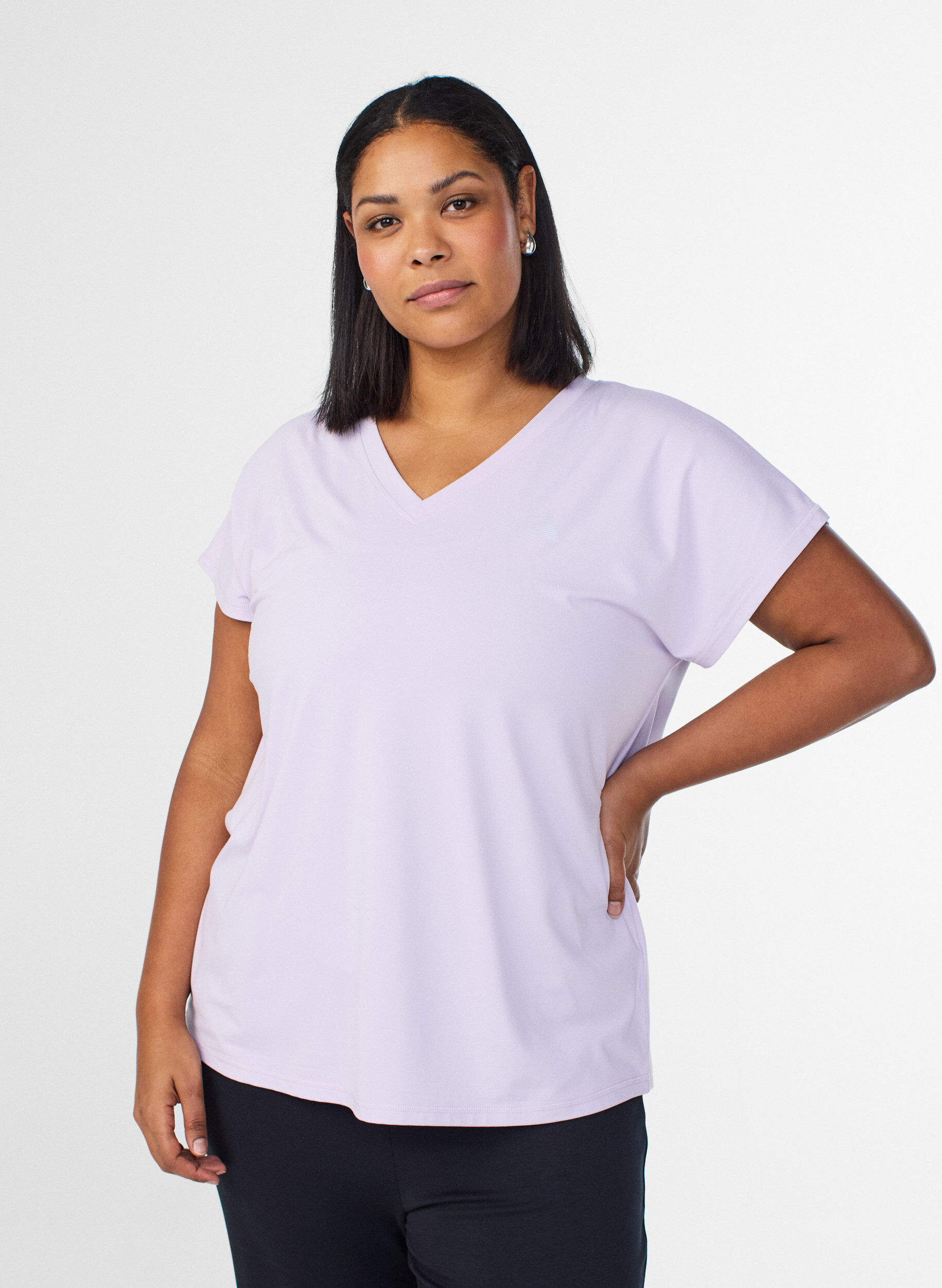 Losvallend trainings-T-shirt met V-hals, Paars, Model