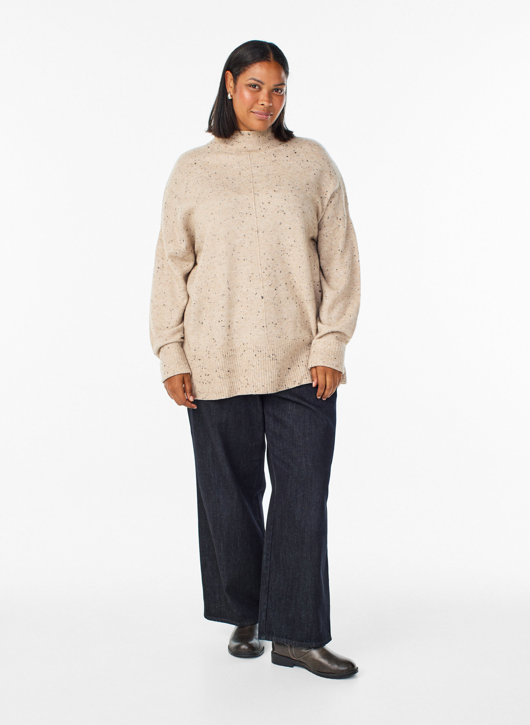 Zizzi Gebreide trui met hoge col en gestipt patroon, Beige, Model image number 1